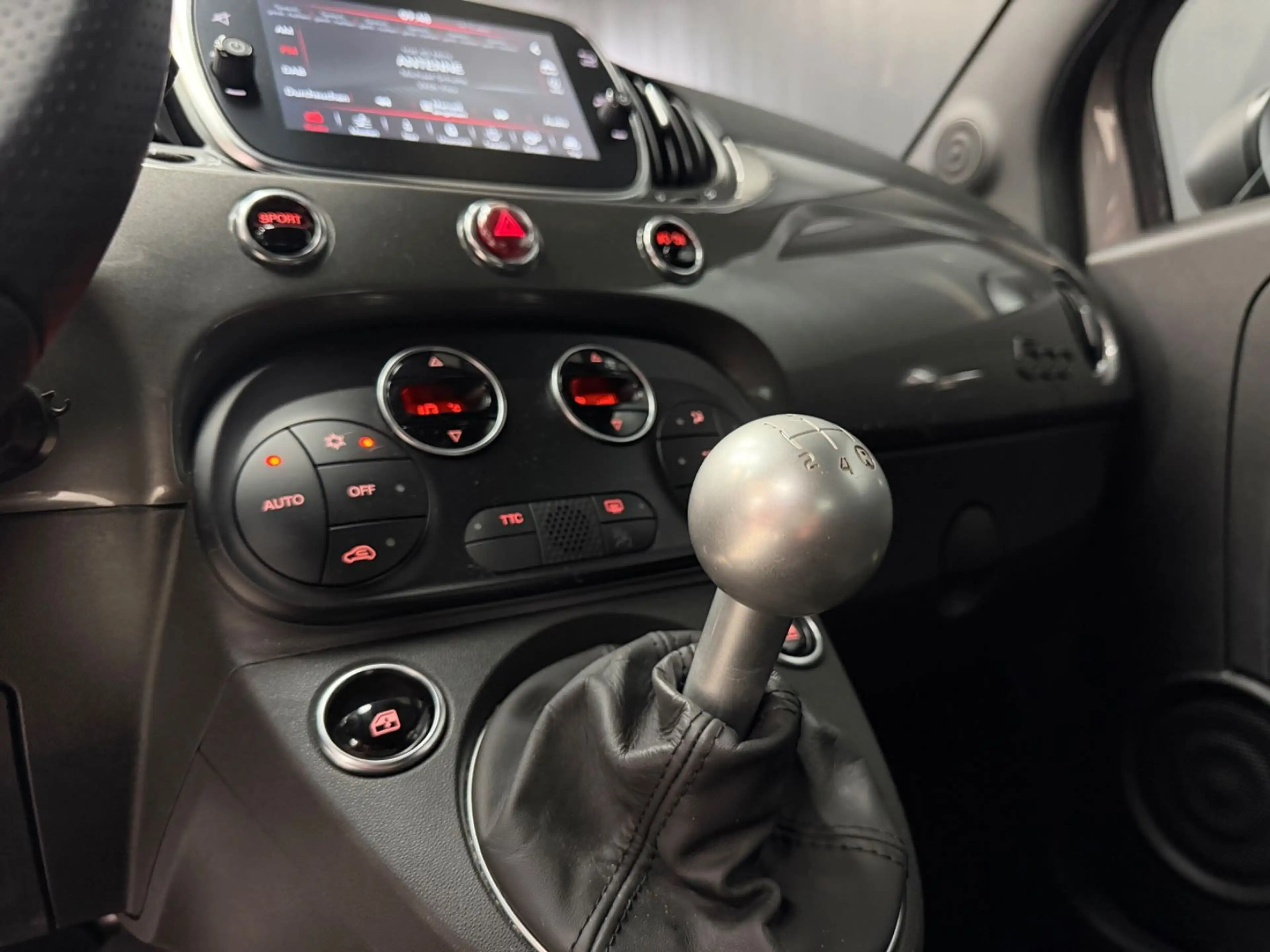 Abarth 595 1.4 Scorpioneoro ONEof2000 Limited EDITON — photo 17