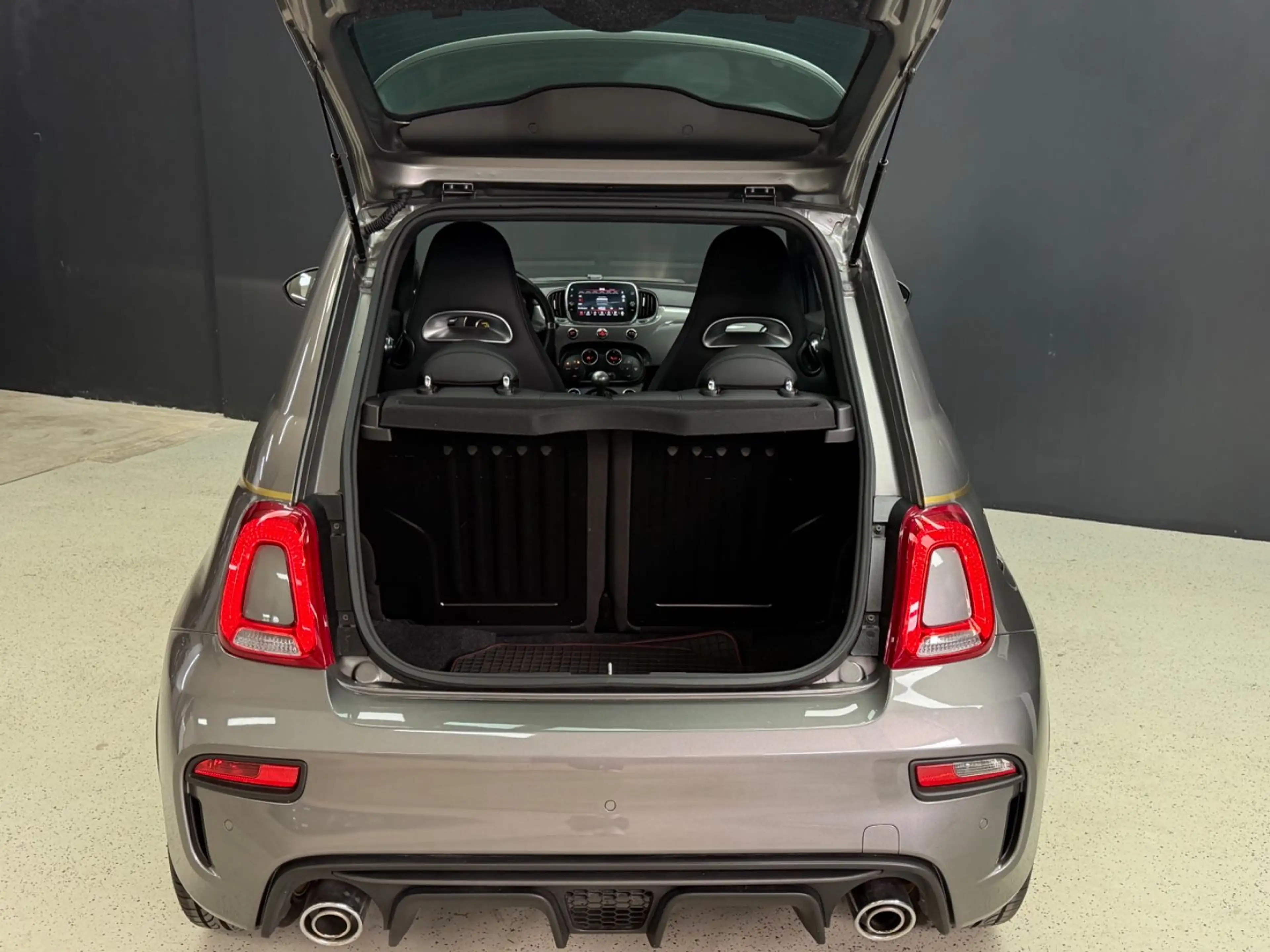 Abarth 595 1.4 Scorpioneoro ONEof2000 Limited EDITON — photo 12