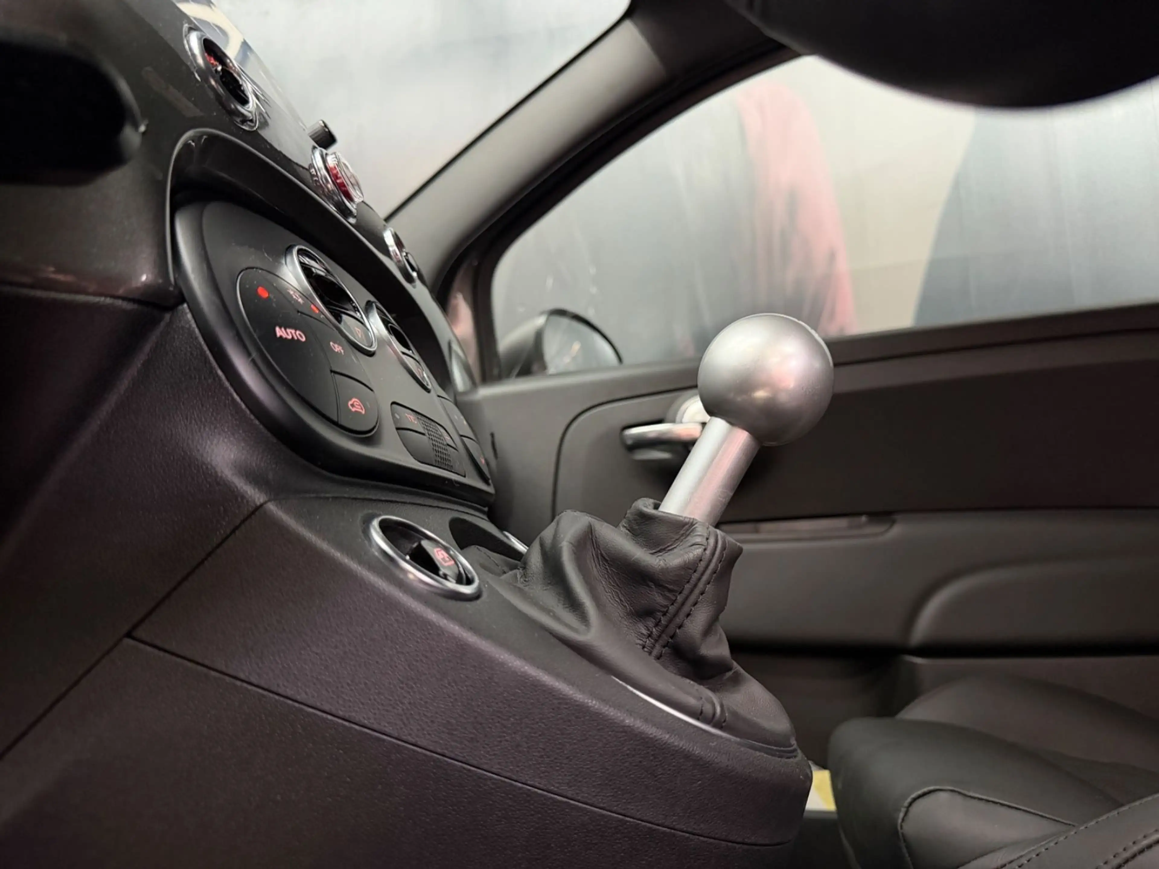 Abarth 595 1.4 Scorpioneoro ONEof2000 Limited EDITON — photo 16