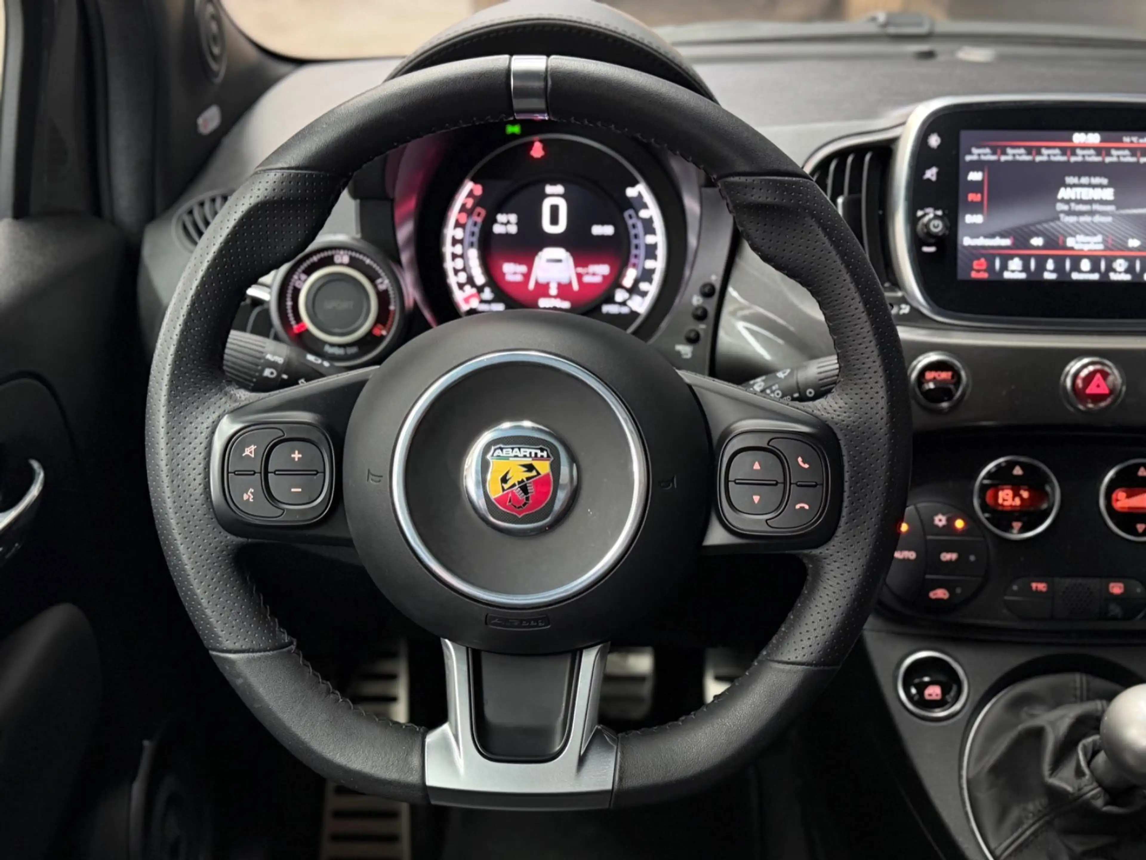 Abarth 595 1.4 Scorpioneoro ONEof2000 Limited EDITON — photo 24