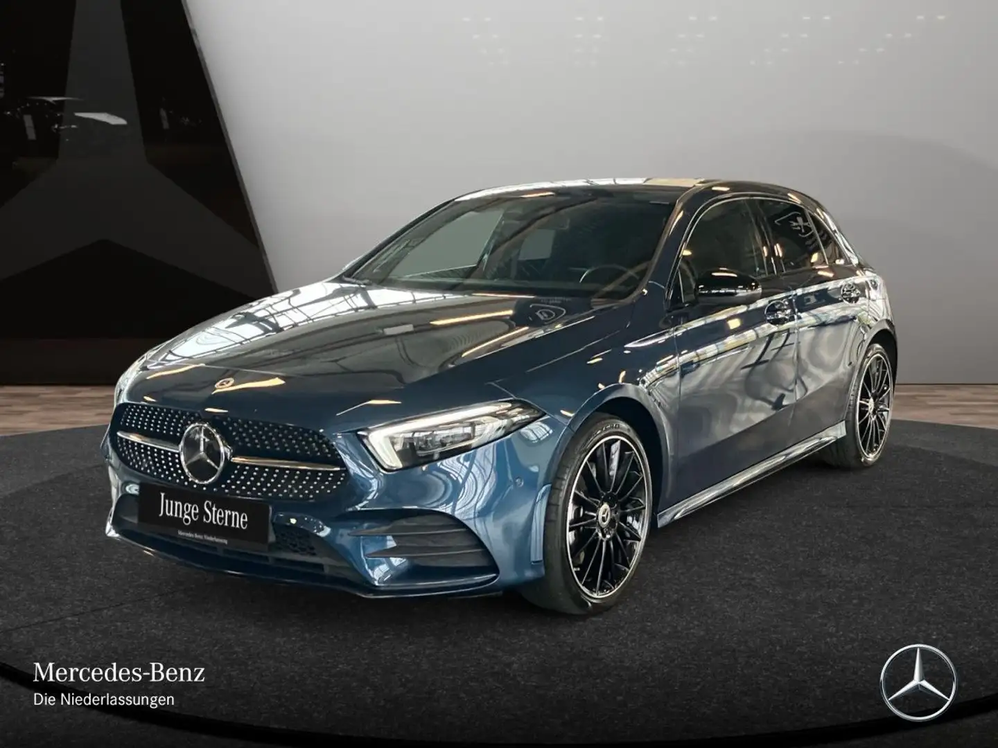 Mercedes-Benz A 250 e AMG+NIGHT+360°+AHK+MULTIBEAM+FAHRASS+19" Blau - 2