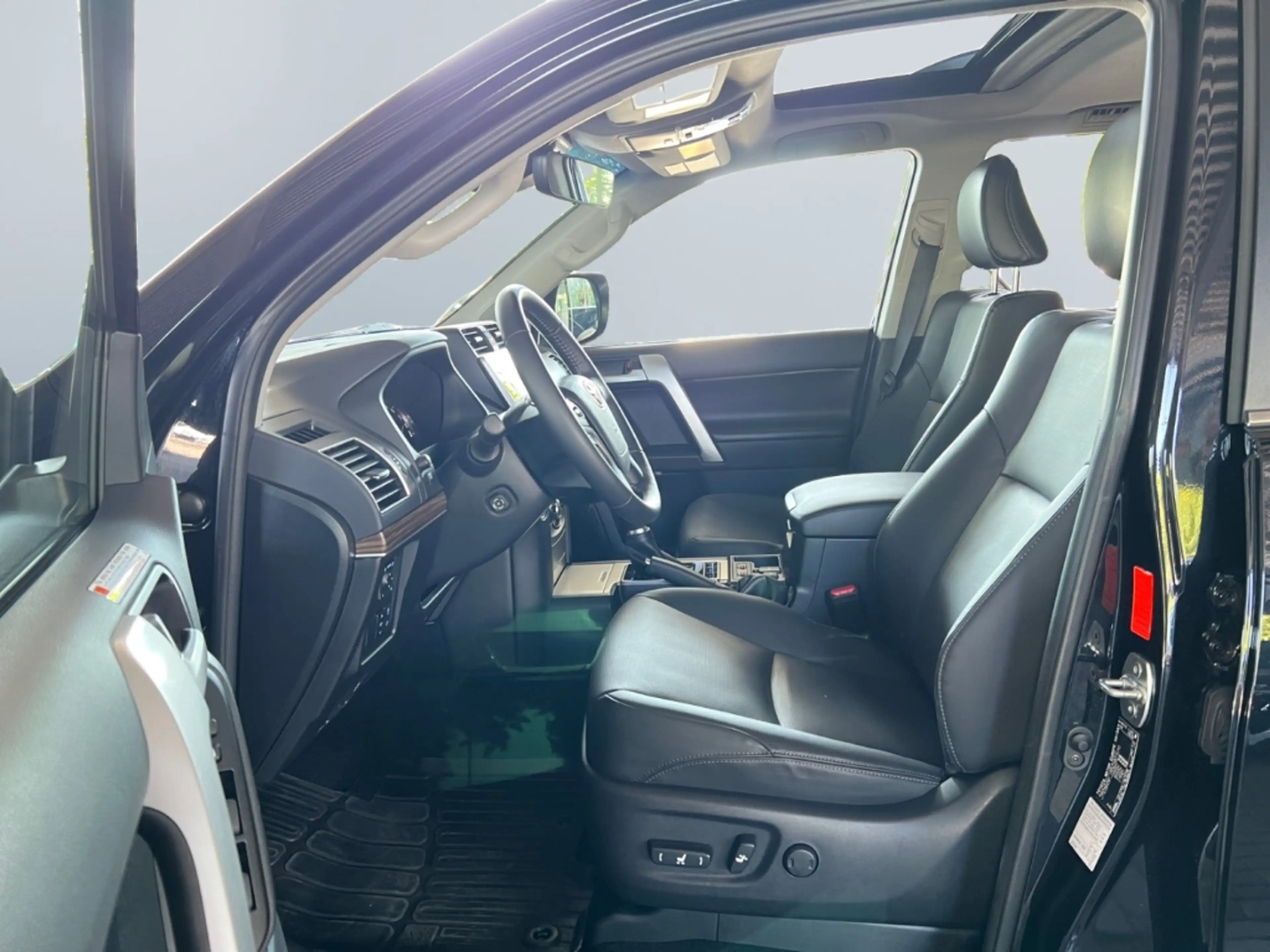 Toyota Land Cruiser 2.8 Executive *Pano*RCam*SHZ*Leder* — photo 9