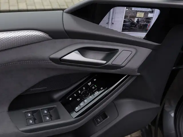 Audi E-Tron view 10