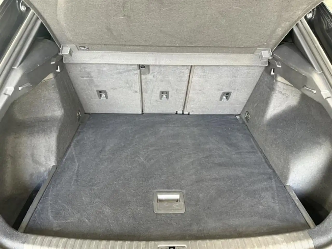 Audi Q3 снимка Audi Q3