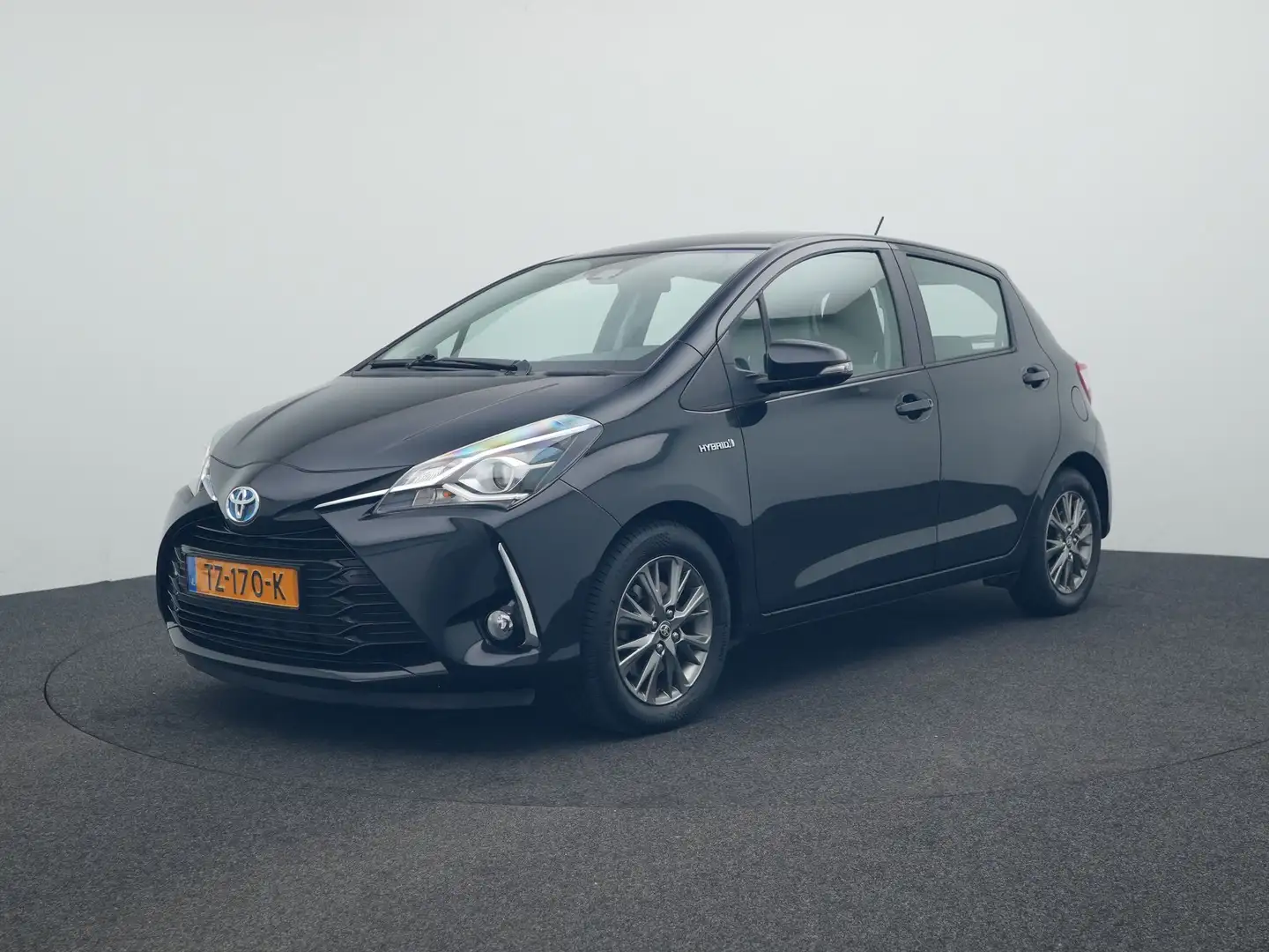 Toyota Yaris 1.5 Hybrid Executive Zwart - 1