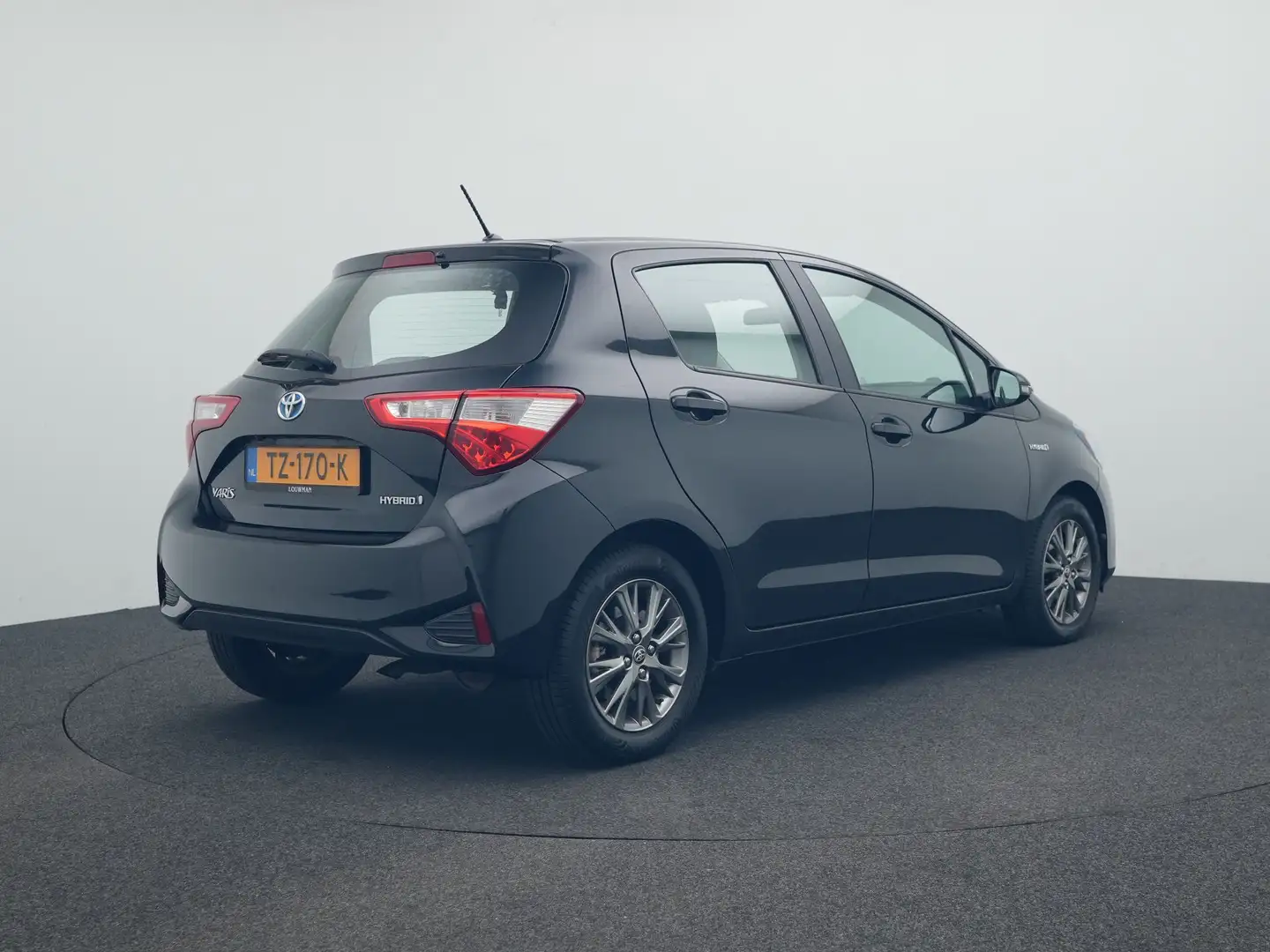 Toyota Yaris 1.5 Hybrid Executive Zwart - 2