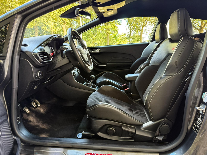 Ford Fiesta 1.5 EcoBoost ST-3 | Performance Pack | Full LED | — photo 4