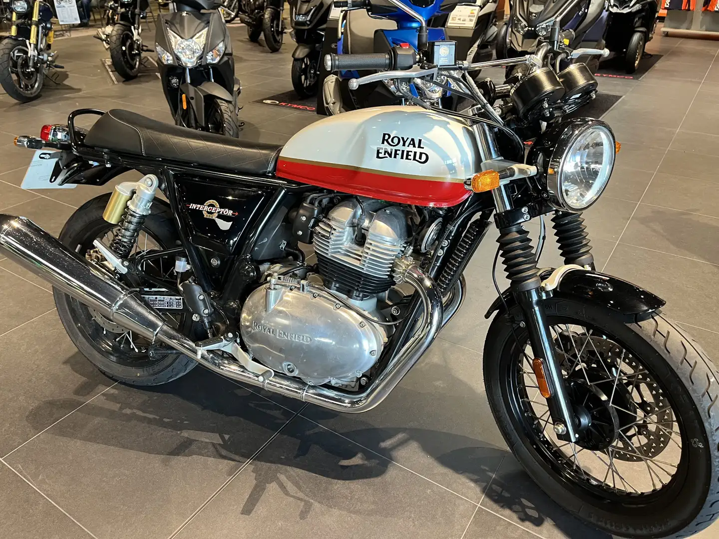 Royal Enfield Interceptor - 1