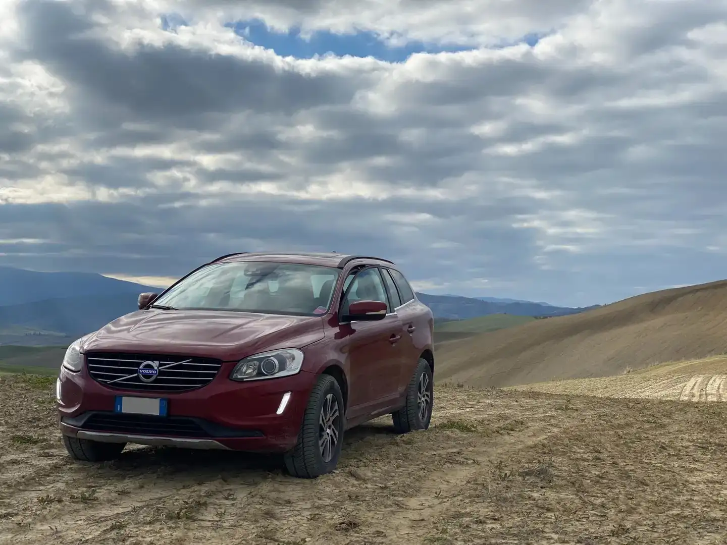 Volvo XC60 XC60 2.4 d4 Momentum awd 181cv geartronic Rosso - 1
