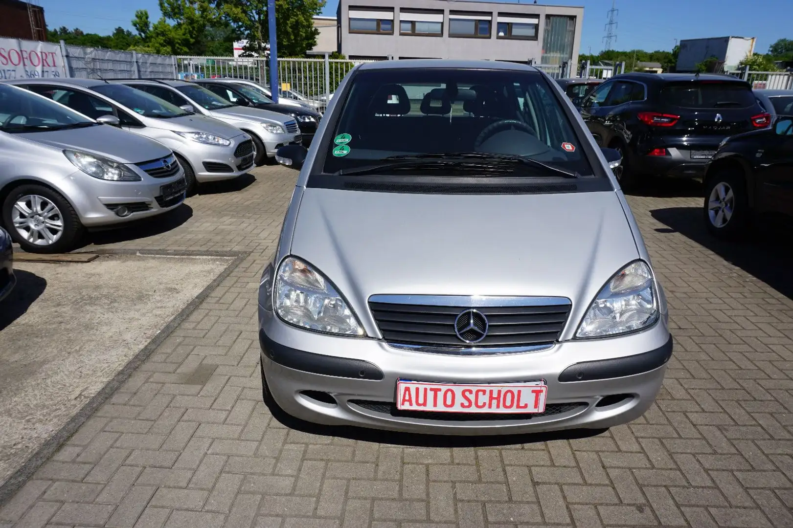 Mercedes-Benz A 160 CLASSIC   *** NAVI, KLIMA, 2 x PDC *** Stříbrná - 2
