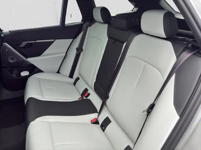 BMW M5 view 17