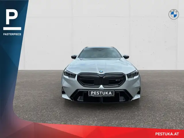 BMW M5 view 2