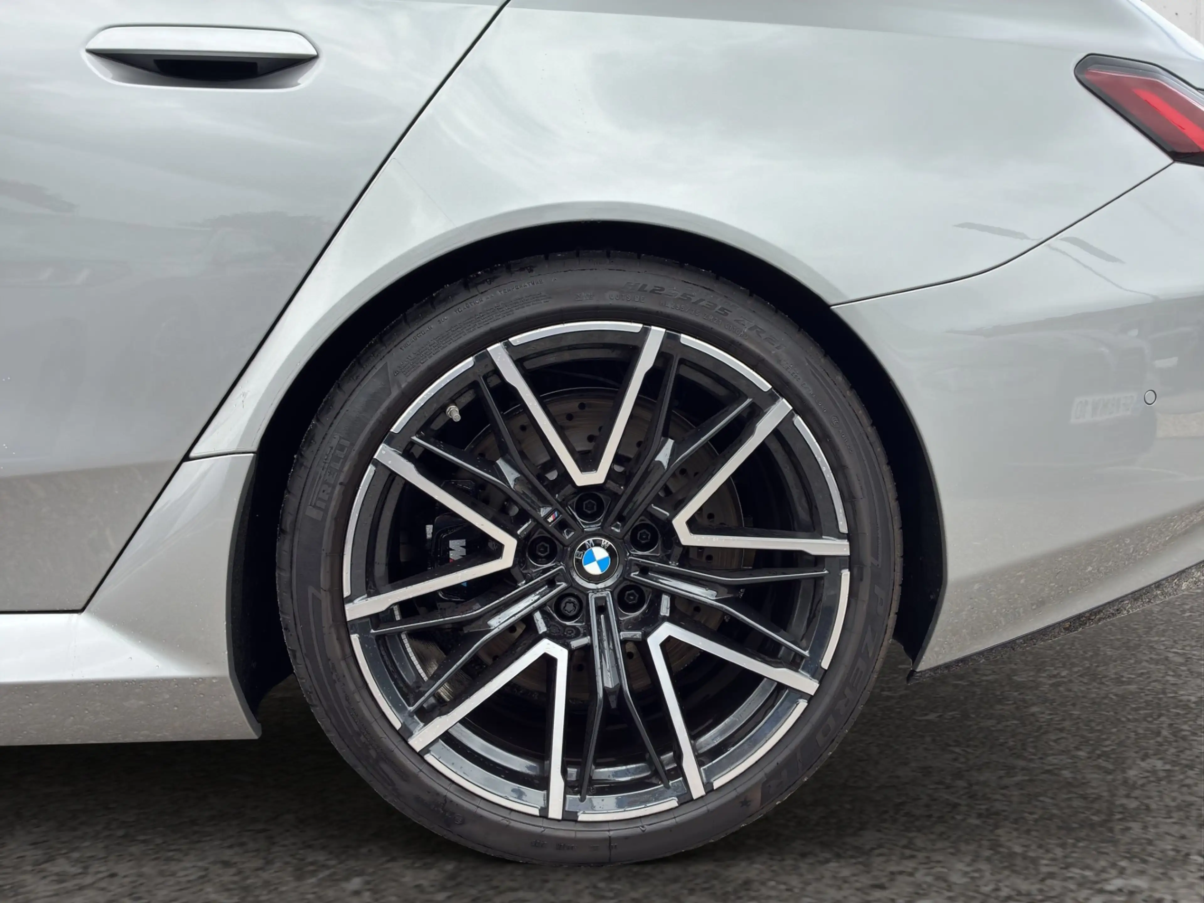 BMW M5 — photo 8