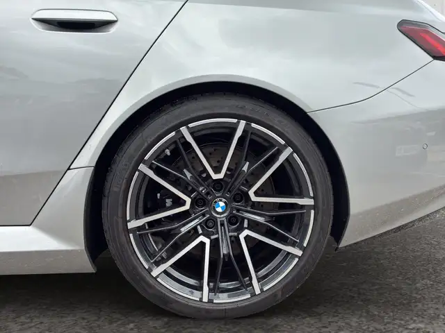 BMW M5 view 8