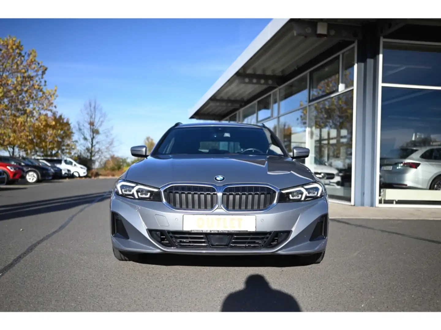 BMW 318 d Touring HUD Navi LED ACC SHz Rückfahrkamera Grau - 2