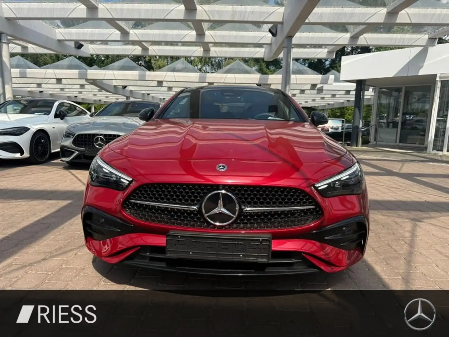 Mercedes-Benz CLE 300 e Cp AMG Sport Night Distr AHK Pano Burmes Rot - 2