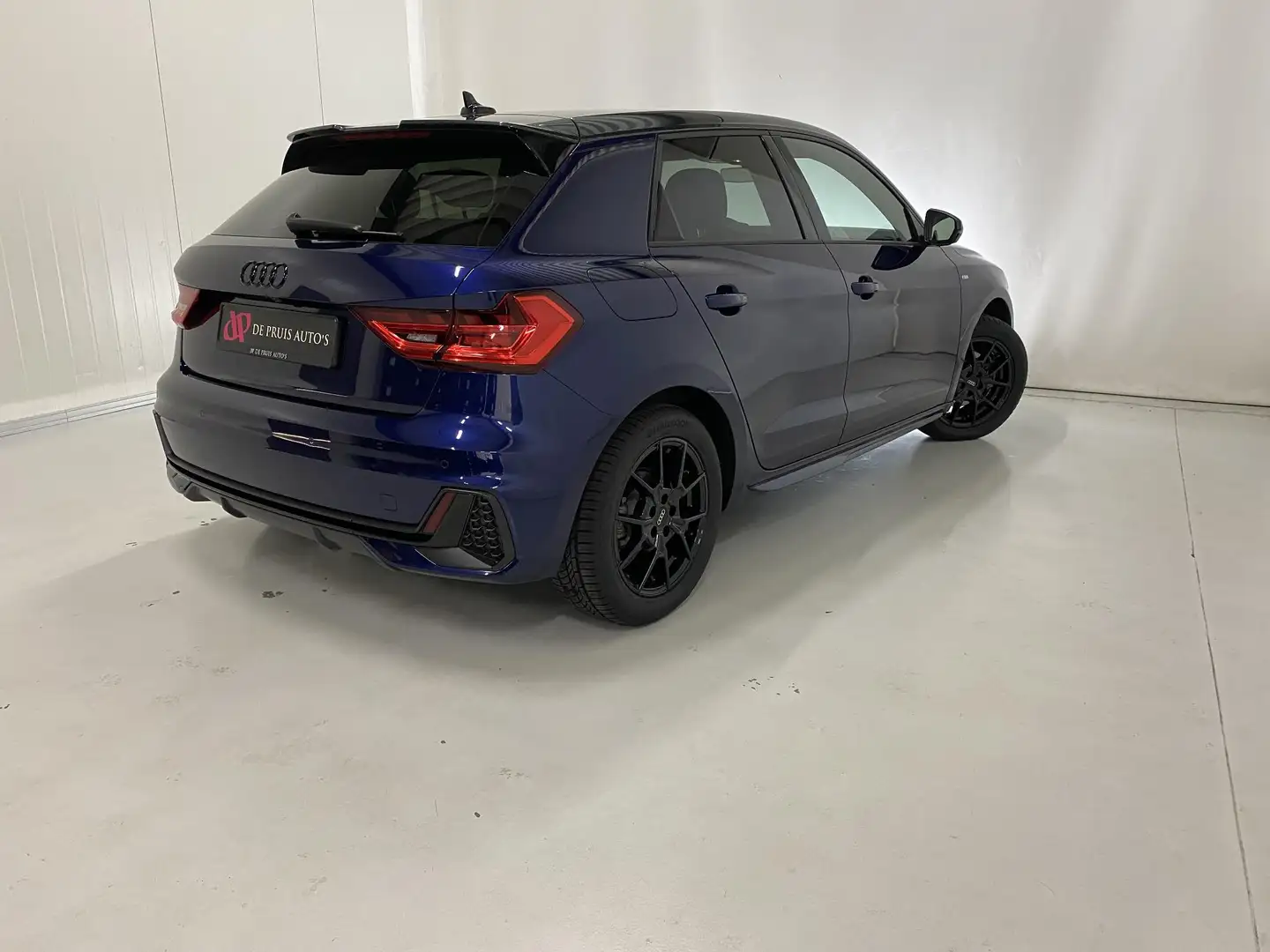 Audi A1 Sportback 30 TFSI S edition S Line in en exterieur Bleu - 2
