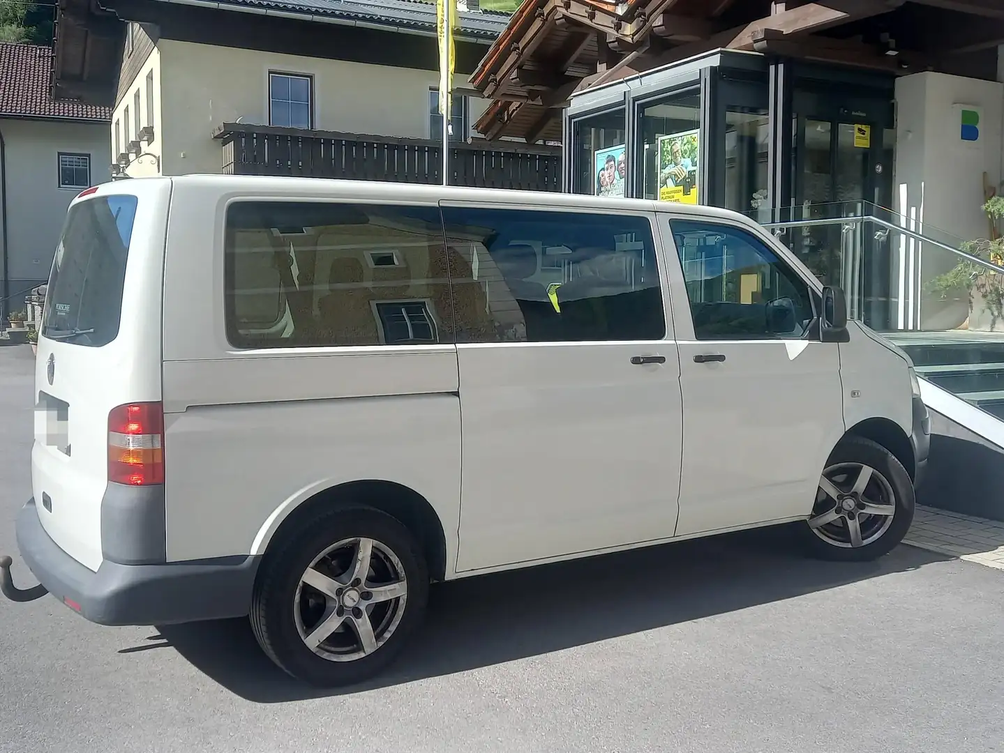 Volkswagen T5 Kombi Kombi 1,9 TDI Weiß - 2