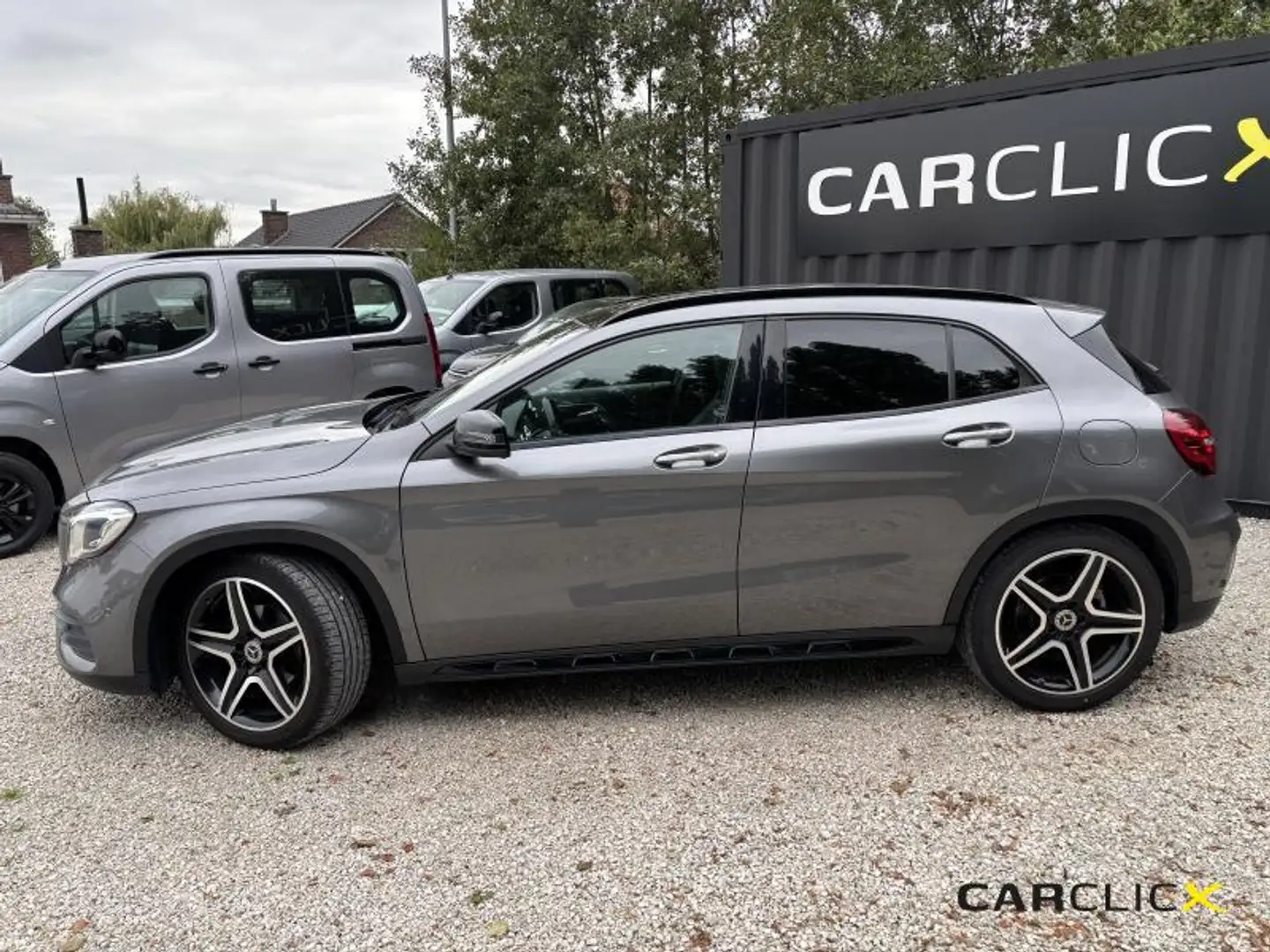 Mercedes-Benz GLA 180 Pano*Led*Camera*Pdc*Keyless Gris - 2