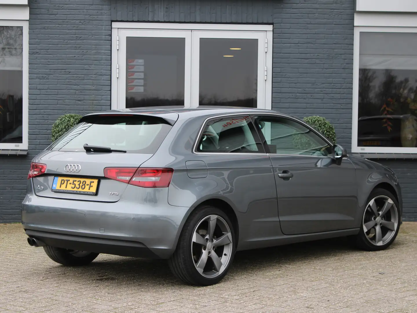 Audi A3 1.4 TFSI Attraction Pro Line, 17" Rotor velgen, Grijs - 2