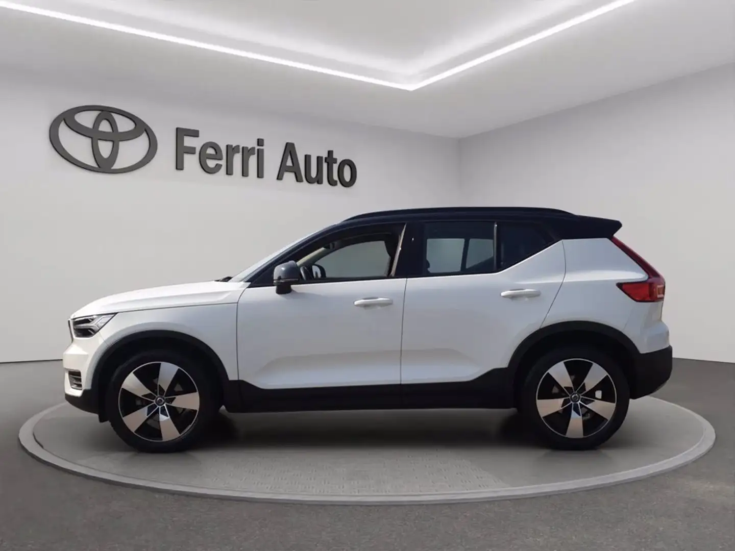 Volvo XC40 2.0 d3 momentum geartronic Bianco - 2