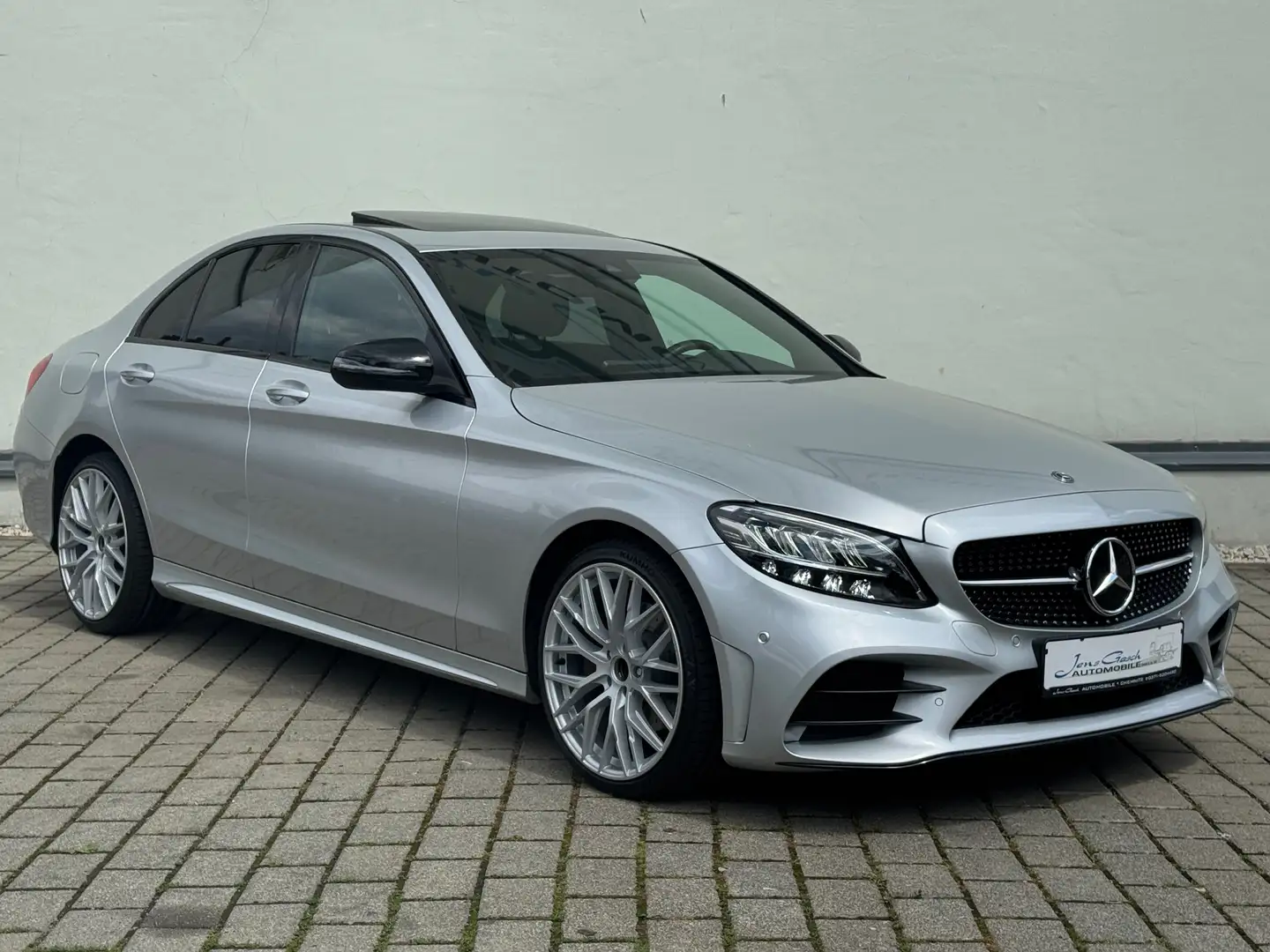 Mercedes-Benz C 180 "AMG" Autom./Klima/CarPlay/Leder/Kamera/LED Plateado - 1