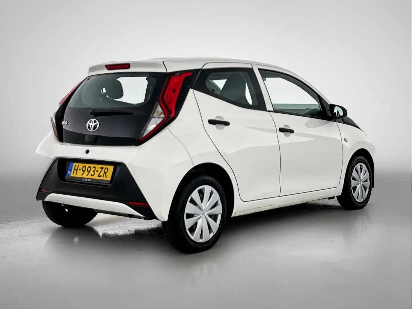 Toyota Aygo 1.0 VVT-i x-fun | Airco | Wit - 2