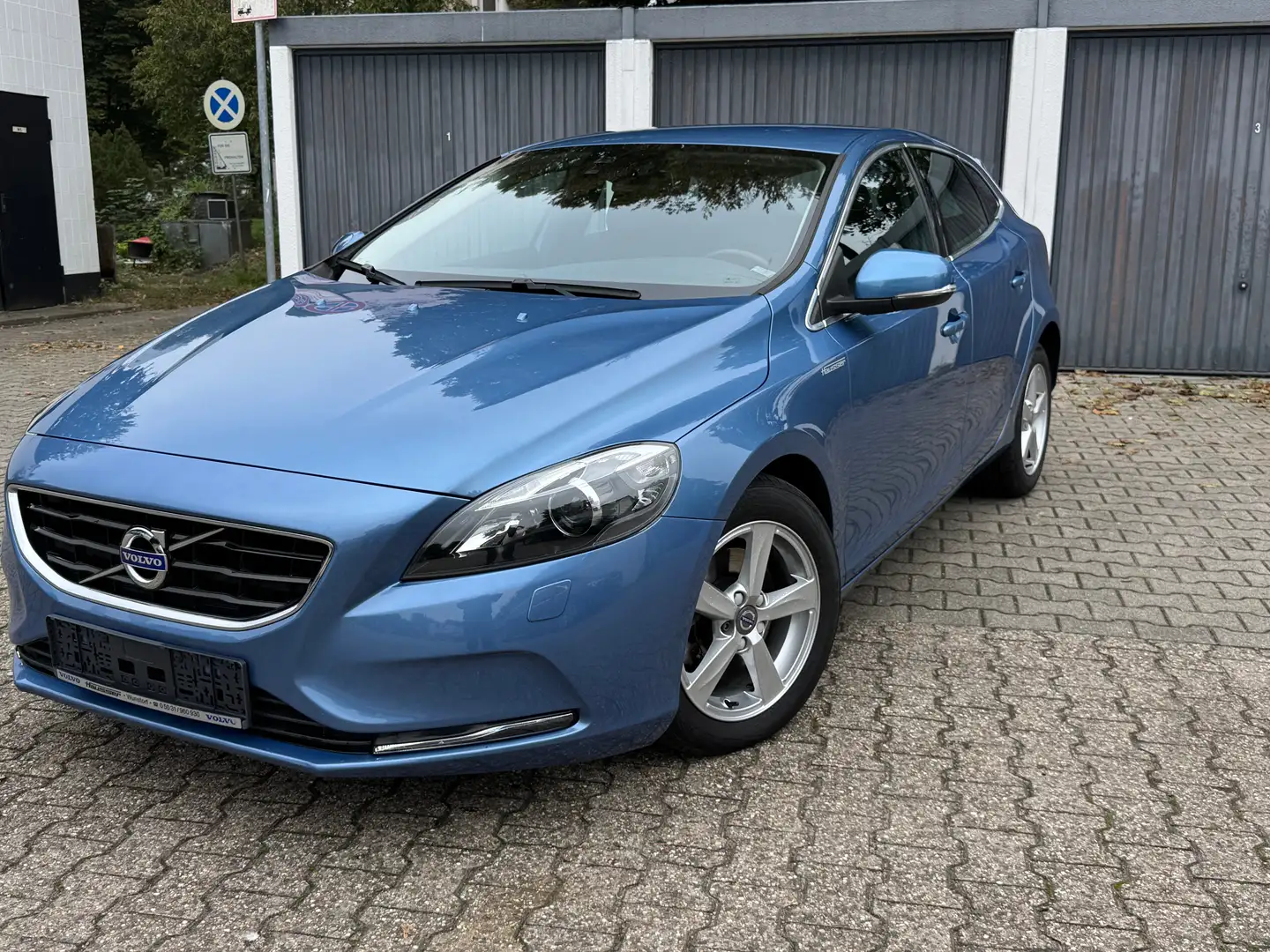 Volvo V40 V40 T3 Momentum Blau - 1