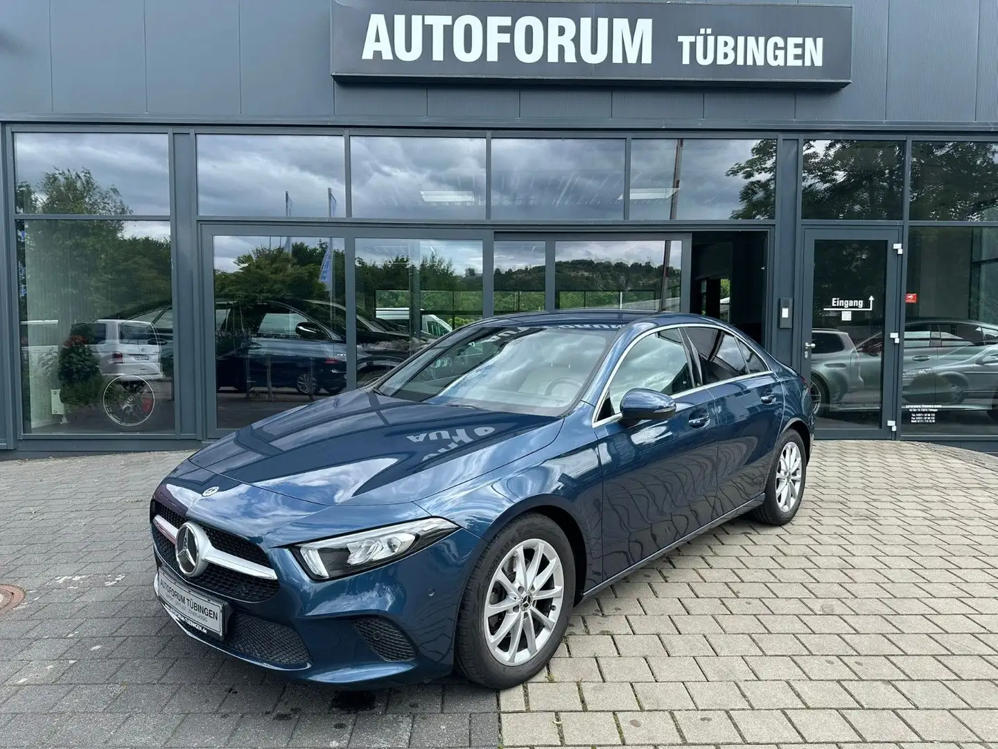 Mercedes-Benz A 180 d Limousine *Progressive*NAVI*AHK*LEDER* Bleu - 1