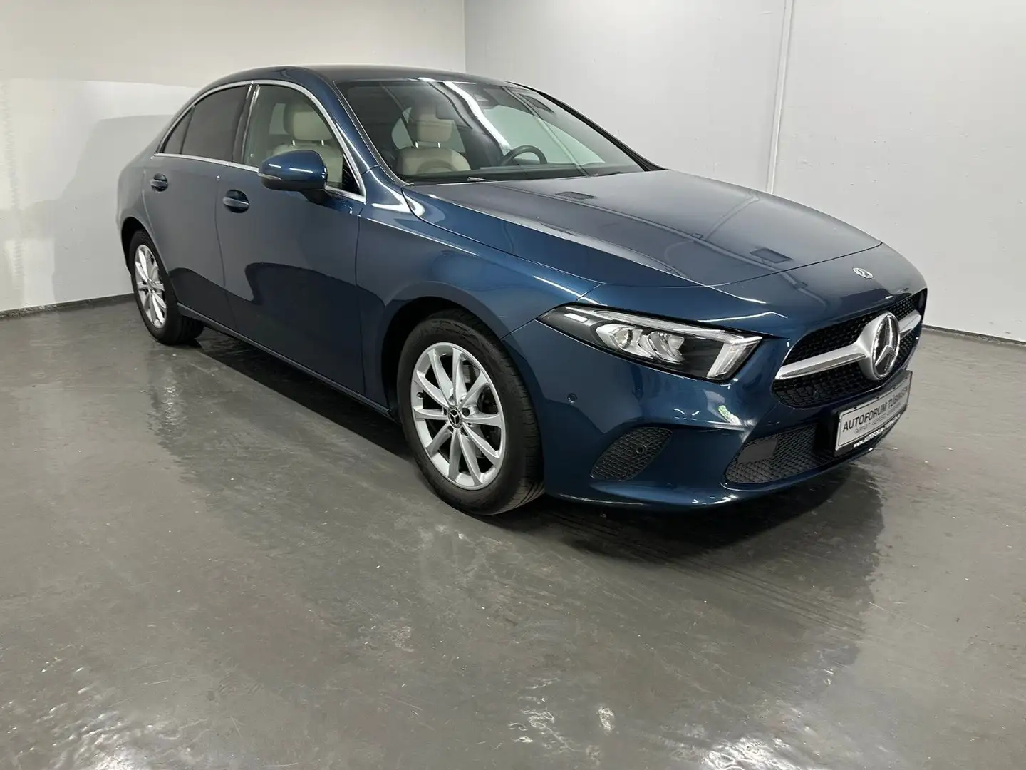 Mercedes-Benz A 180 d Limousine *Progressive*NAVI*AHK*LEDER* Bleu - 2