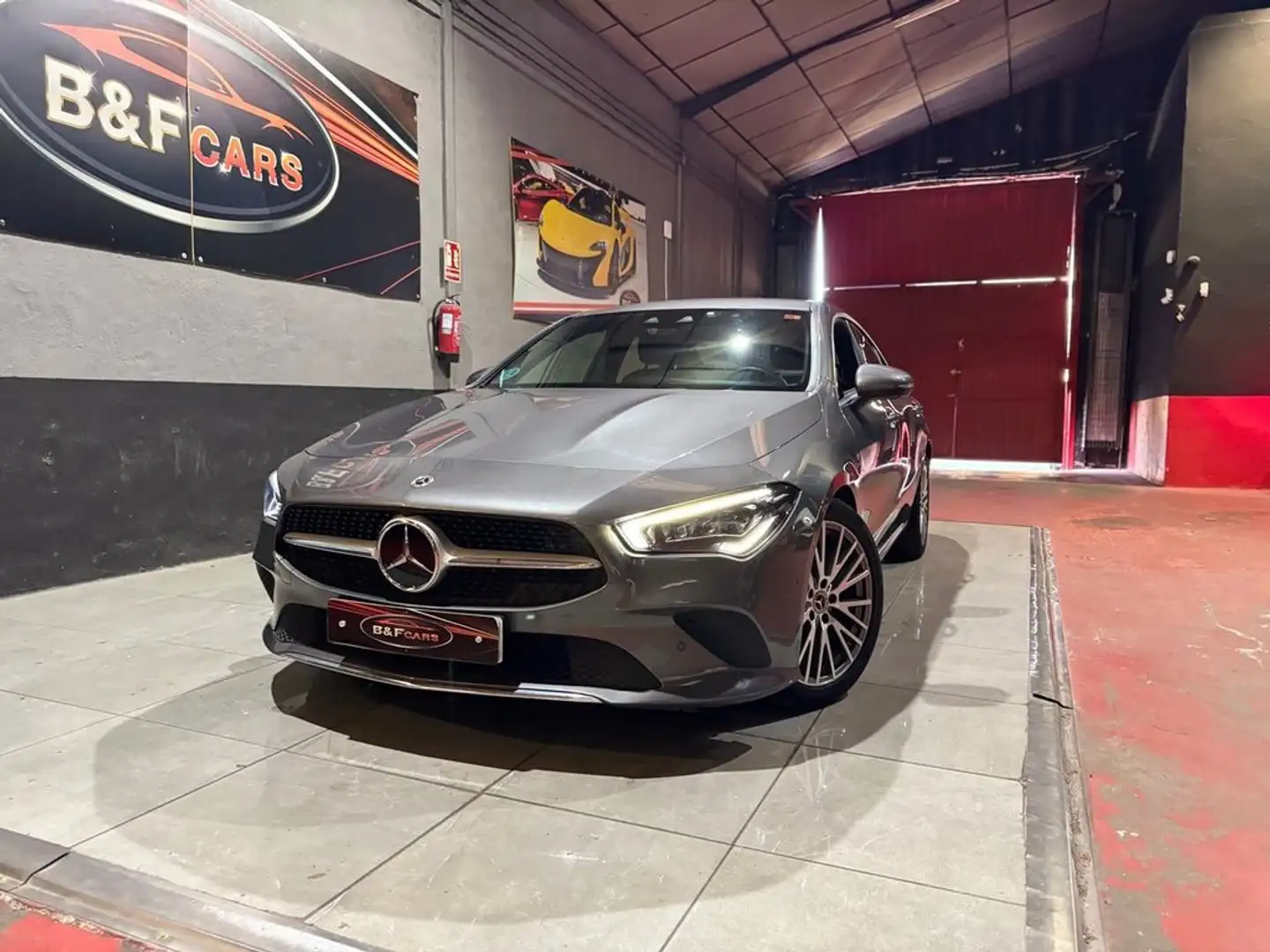Mercedes-Benz CLA 200 200d Gris - 2