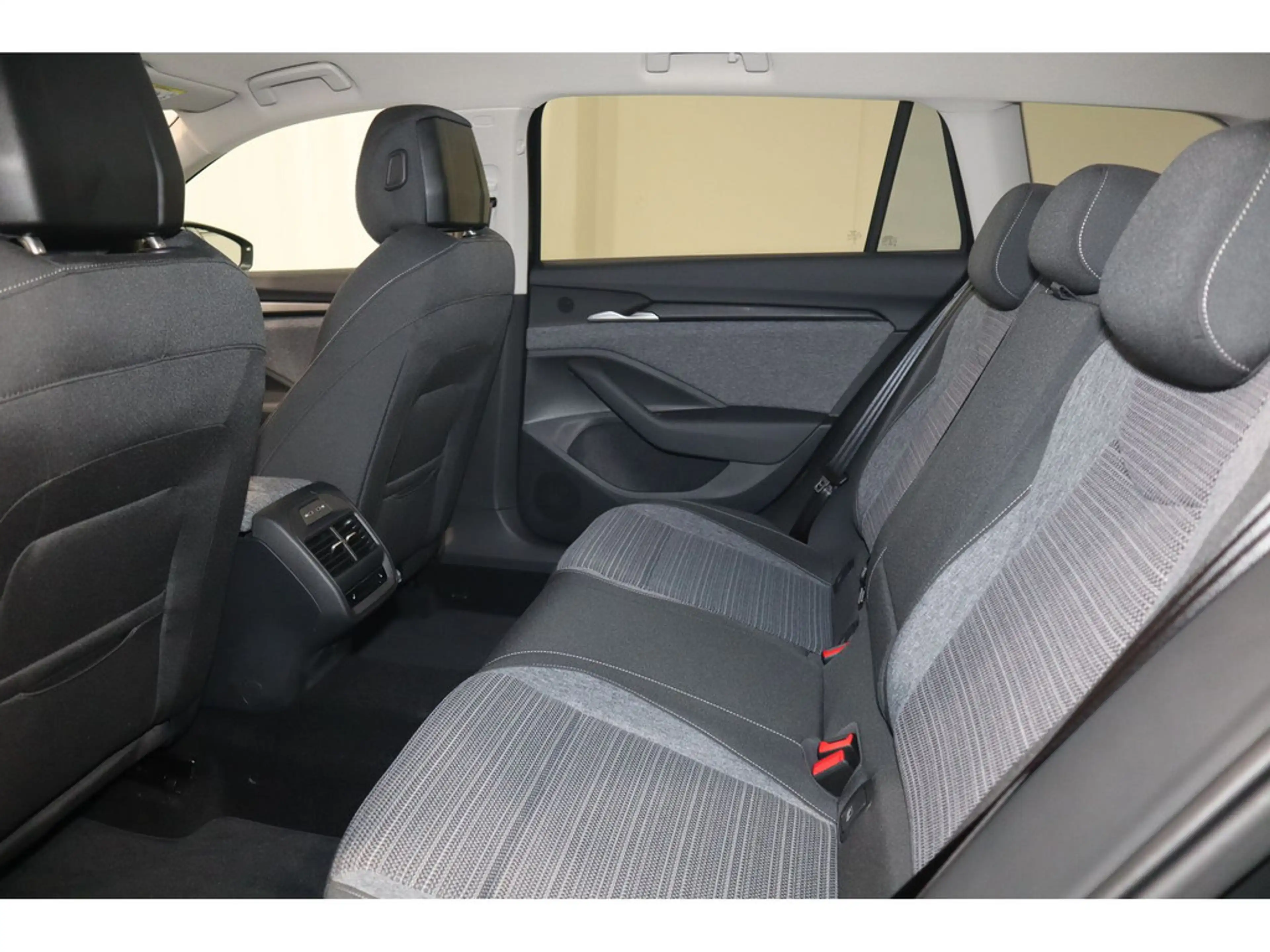Skoda Superb Combi 2.0 TDI Selection LED,Navi,PDC — photo 12