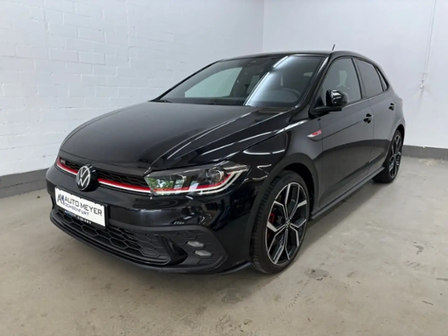 Volkswagen Polo GTI 2.0 TSI DSG Navi 18 Zoll Keyless IQ.Light Matrix Černá - 2