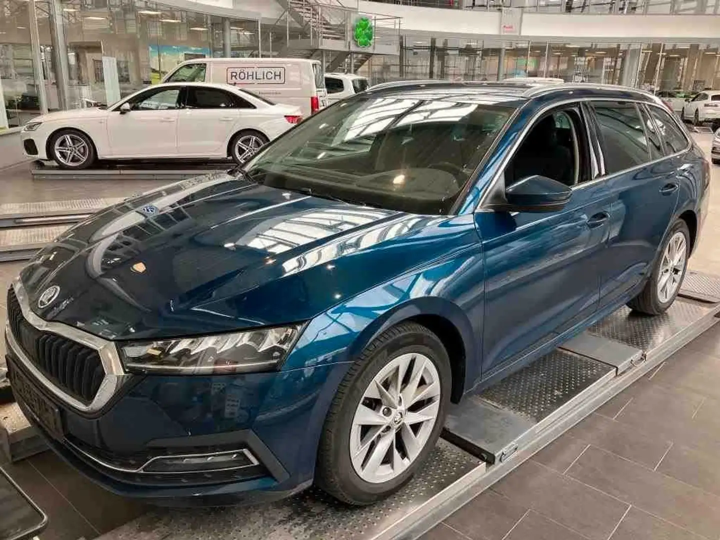 Skoda Octavia Combi Style2.0TDI DSG LED Navi SHZ Blau - 1