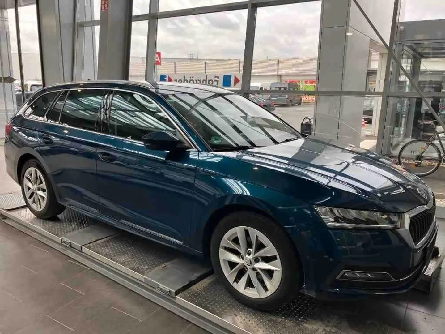 Skoda Octavia Combi Style2.0TDI DSG LED Navi SHZ Blau - 2