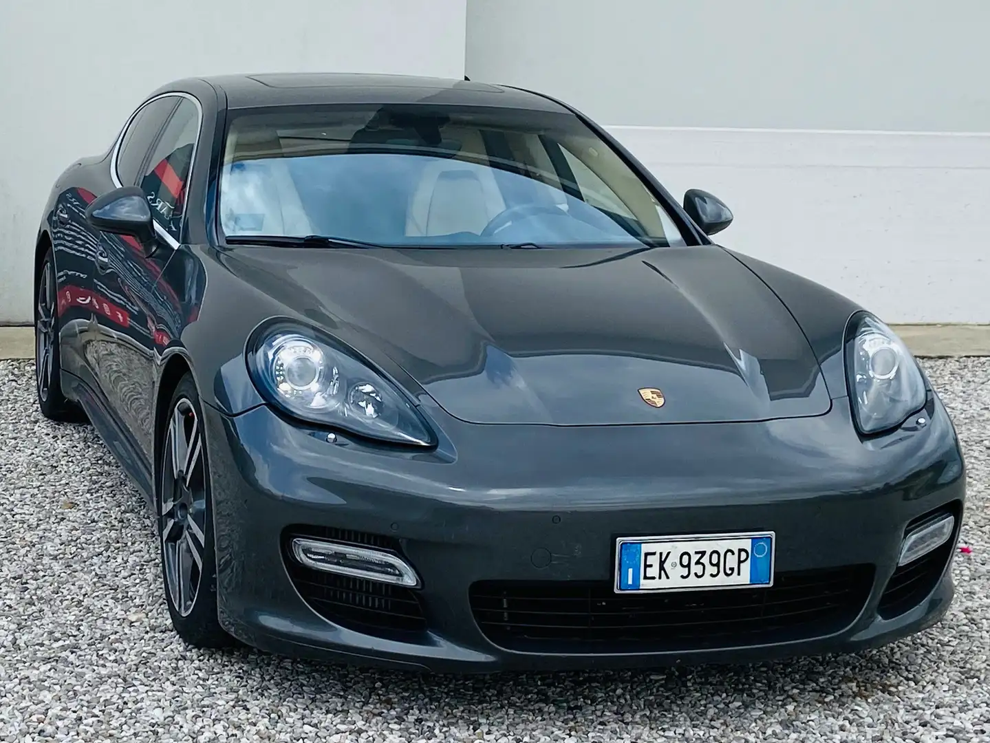 Porsche Panamera 4.8 Turbo S Executive V8 550CV siva - 2