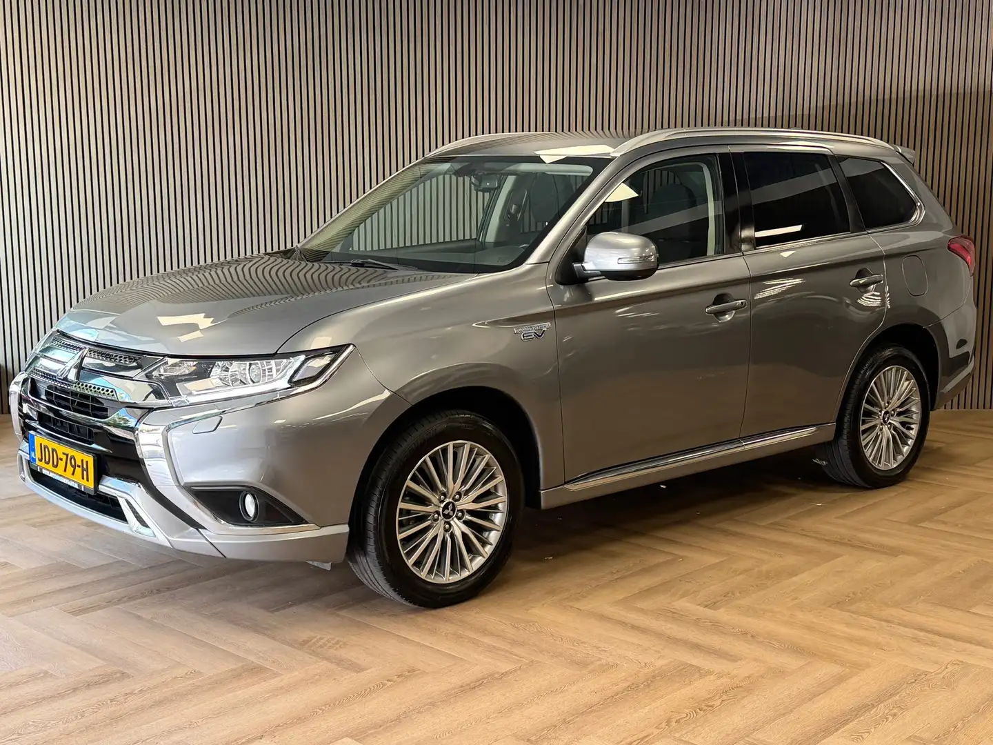 Mitsubishi Outlander 2.4 PHEV Intense 4WD CAMERA CRUISE CONTROL STOELVE Grau - 1