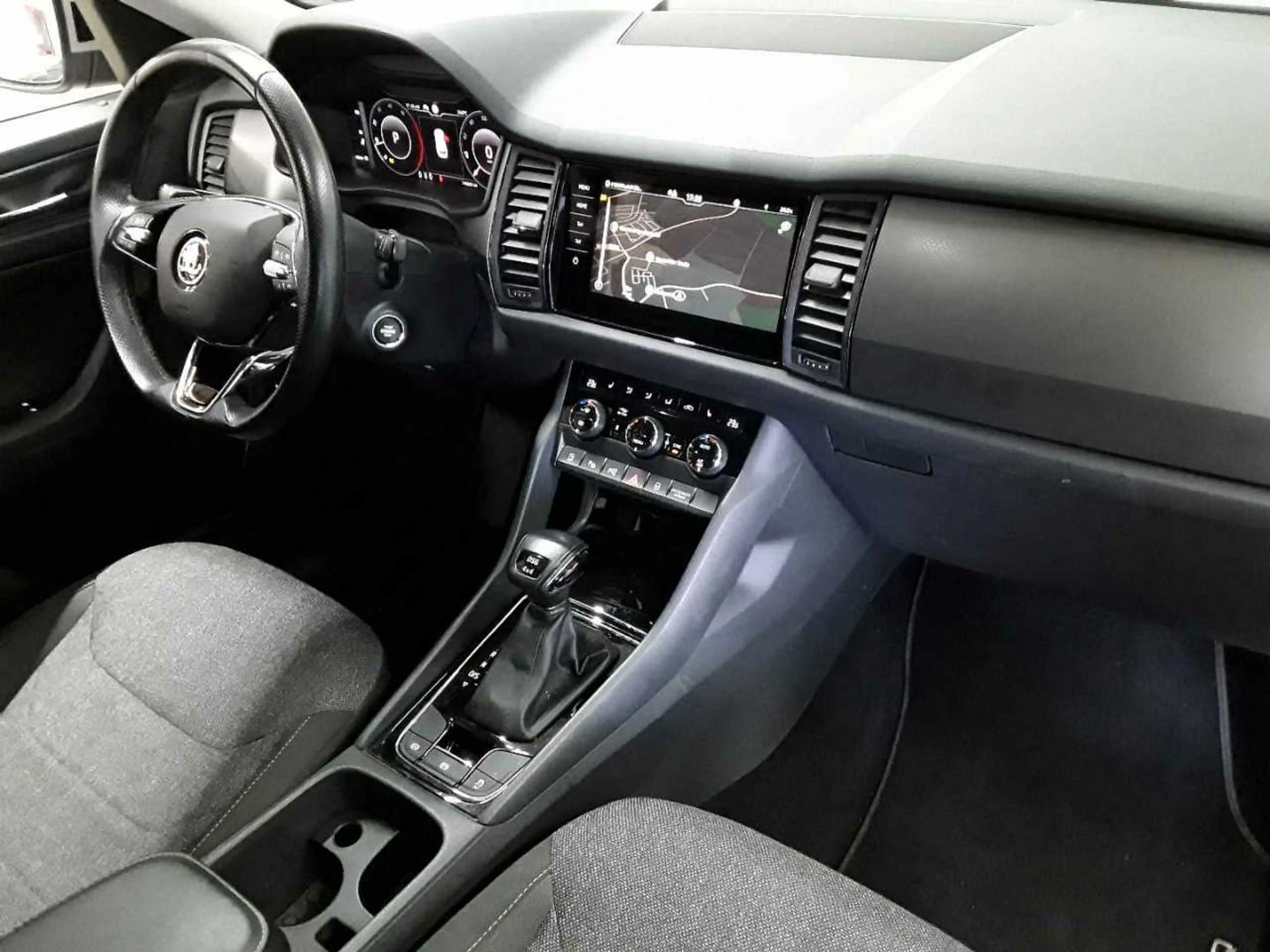 Skoda Kodiaq Kodiaq 2.0 TDI 4x4 Clever AHK StandH NAV — photo 9