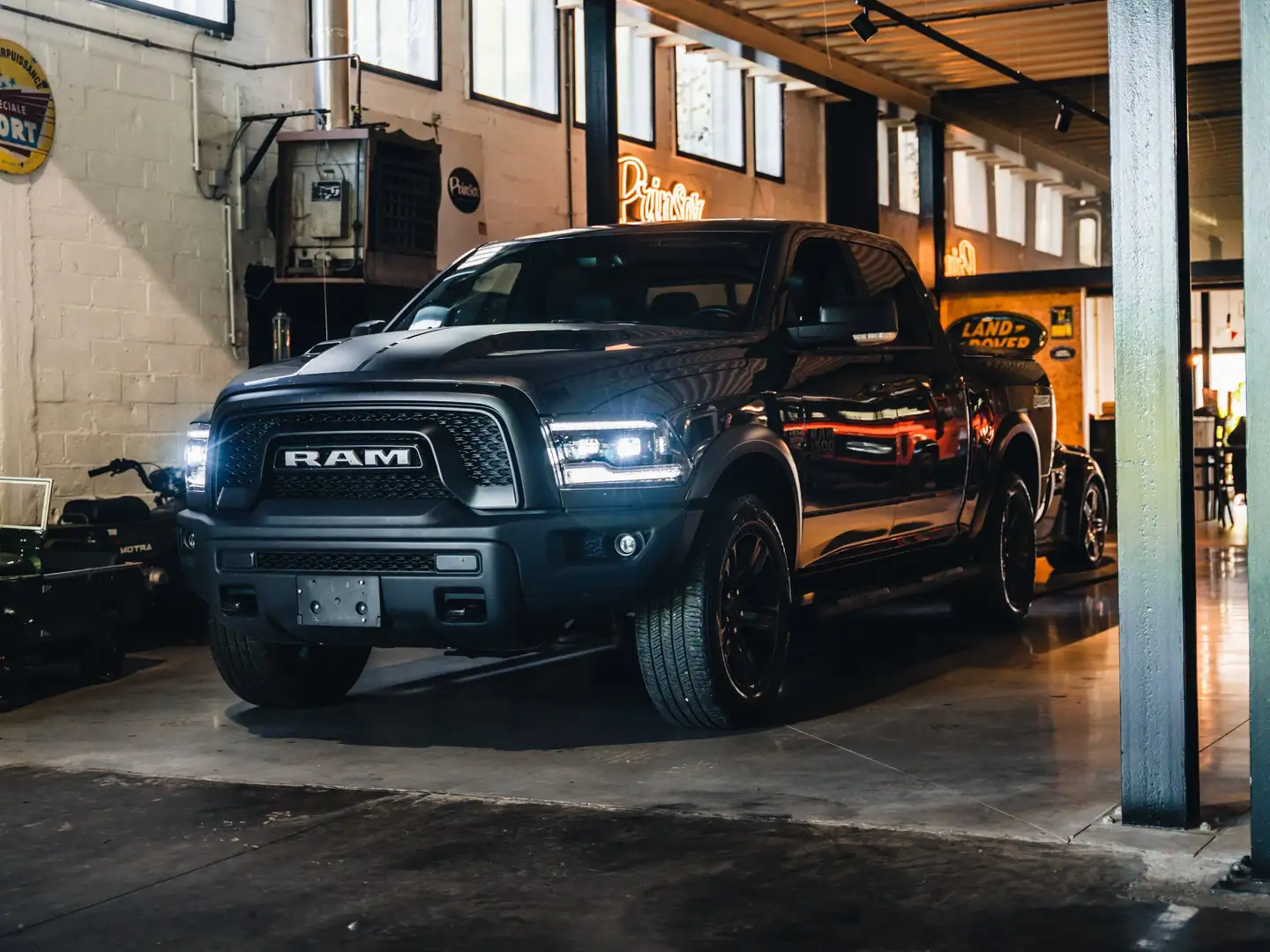 Dodge RAM 1500 / 5,7HEMI / SHOWROOMCOND / EX VAT 100% REFUND Gris - 2