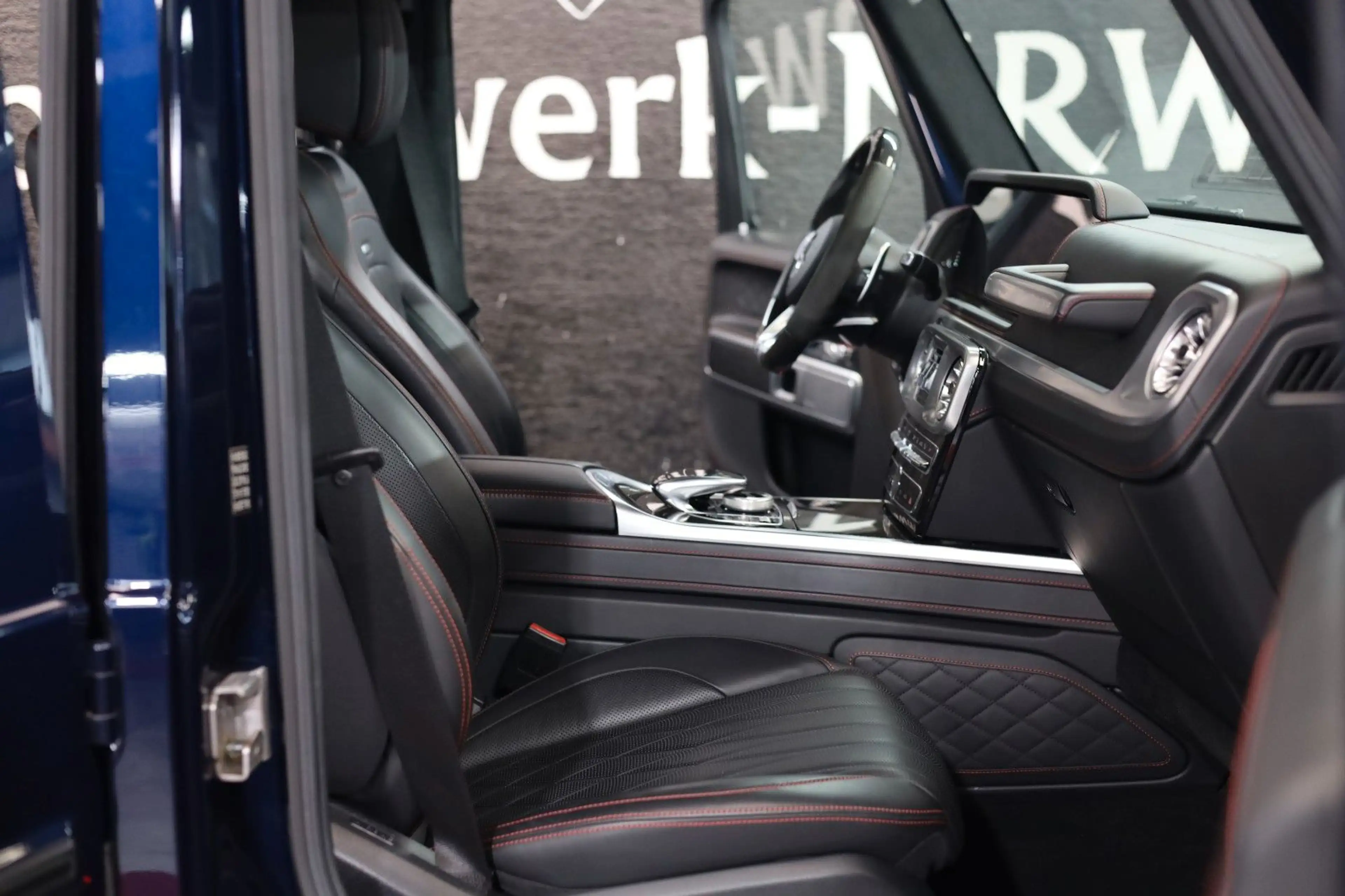 Mercedes-Benz G 63 AMG *Manufaktur*Carbon9Night-Paket*Voll* — photo 4