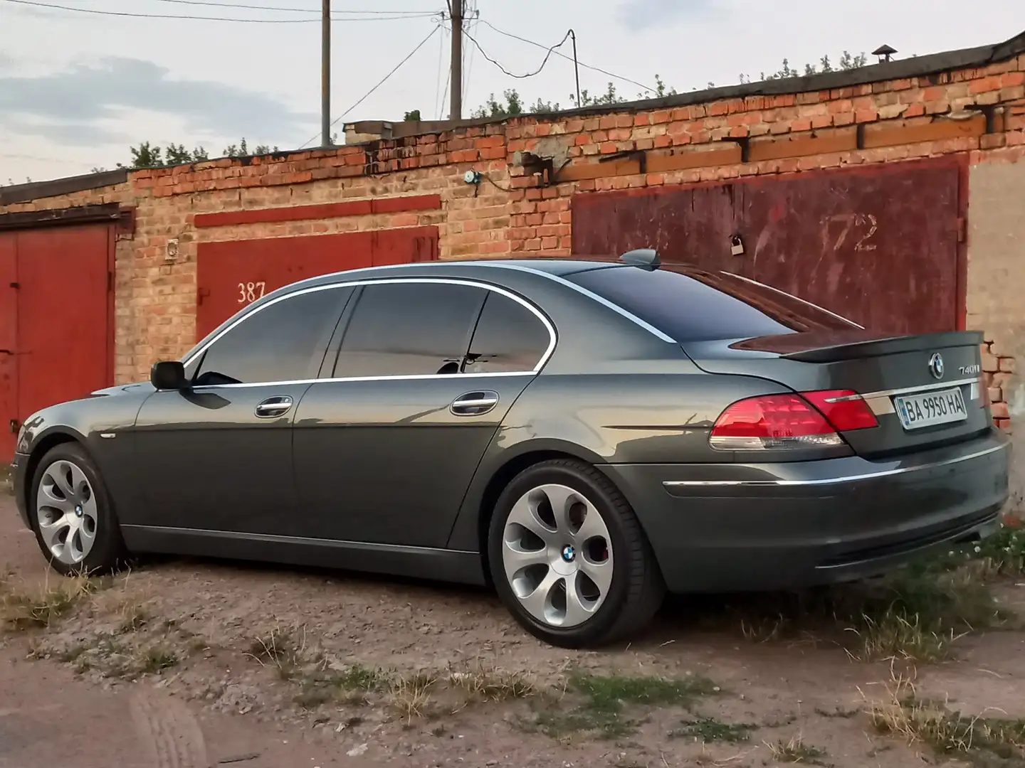 BMW 740 740Li - 2