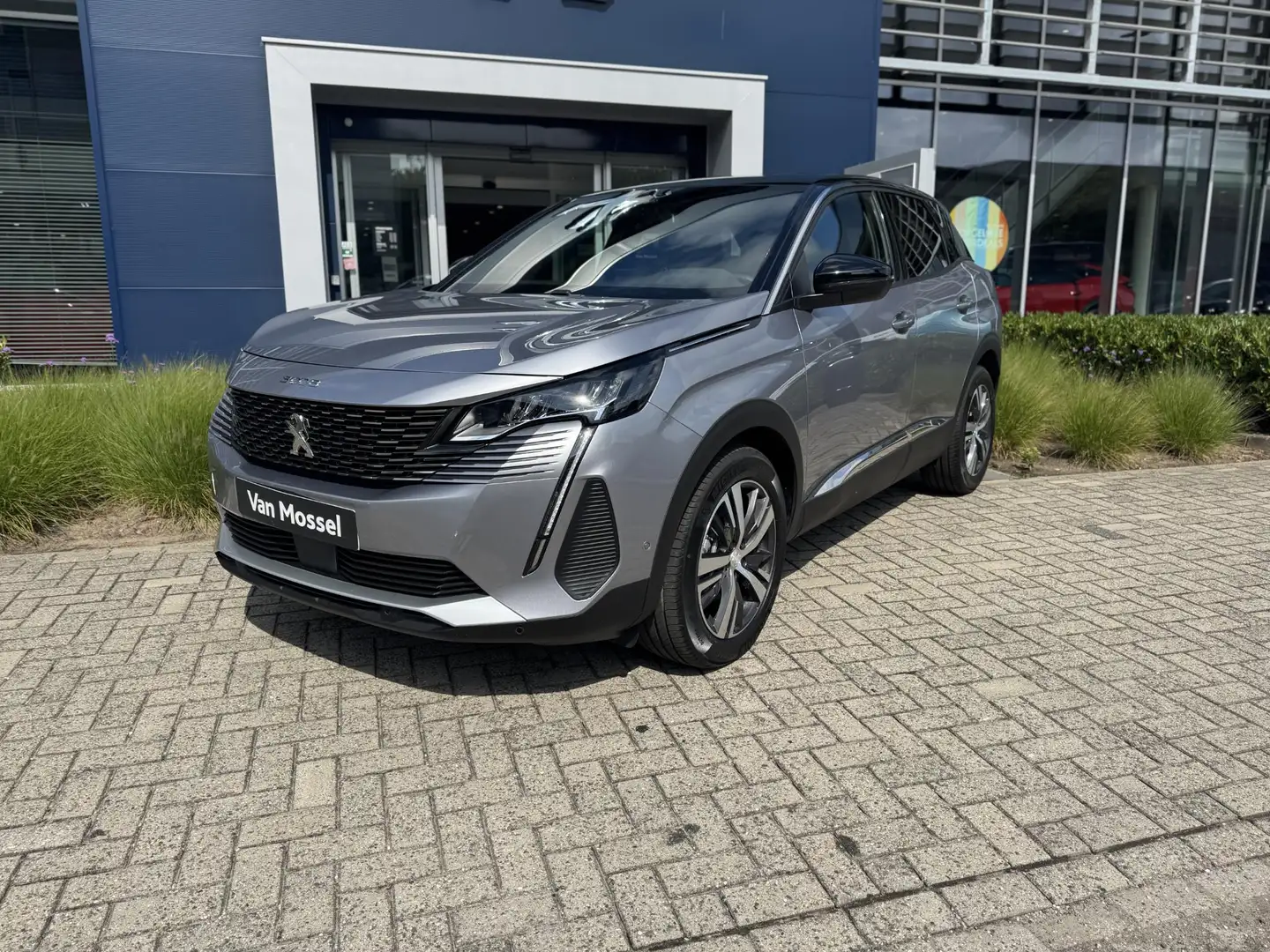 Peugeot 3008 1.2 Hybrid 136 Allure Grau - 2
