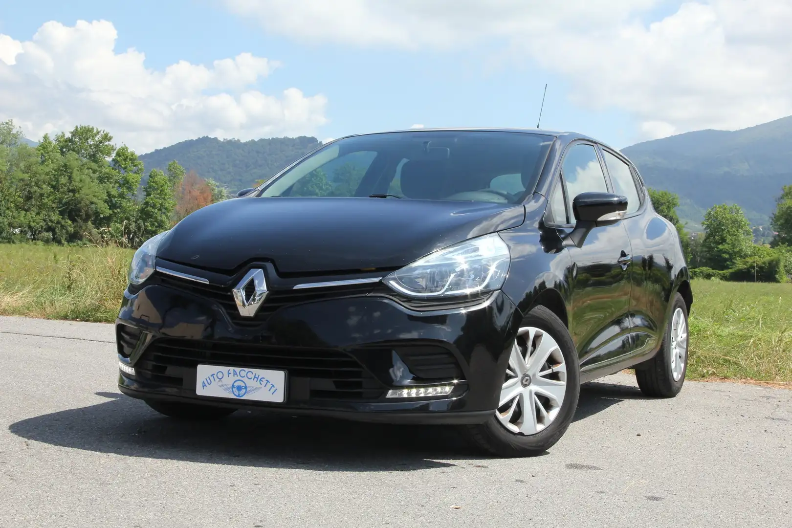 Renault Clio 0.9 tce Moschino Zen Gpl 90cv Negro - 1