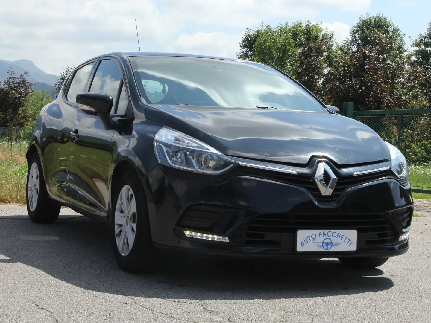 Renault Clio 0.9 tce Moschino Zen Gpl 90cv Negro - 2
