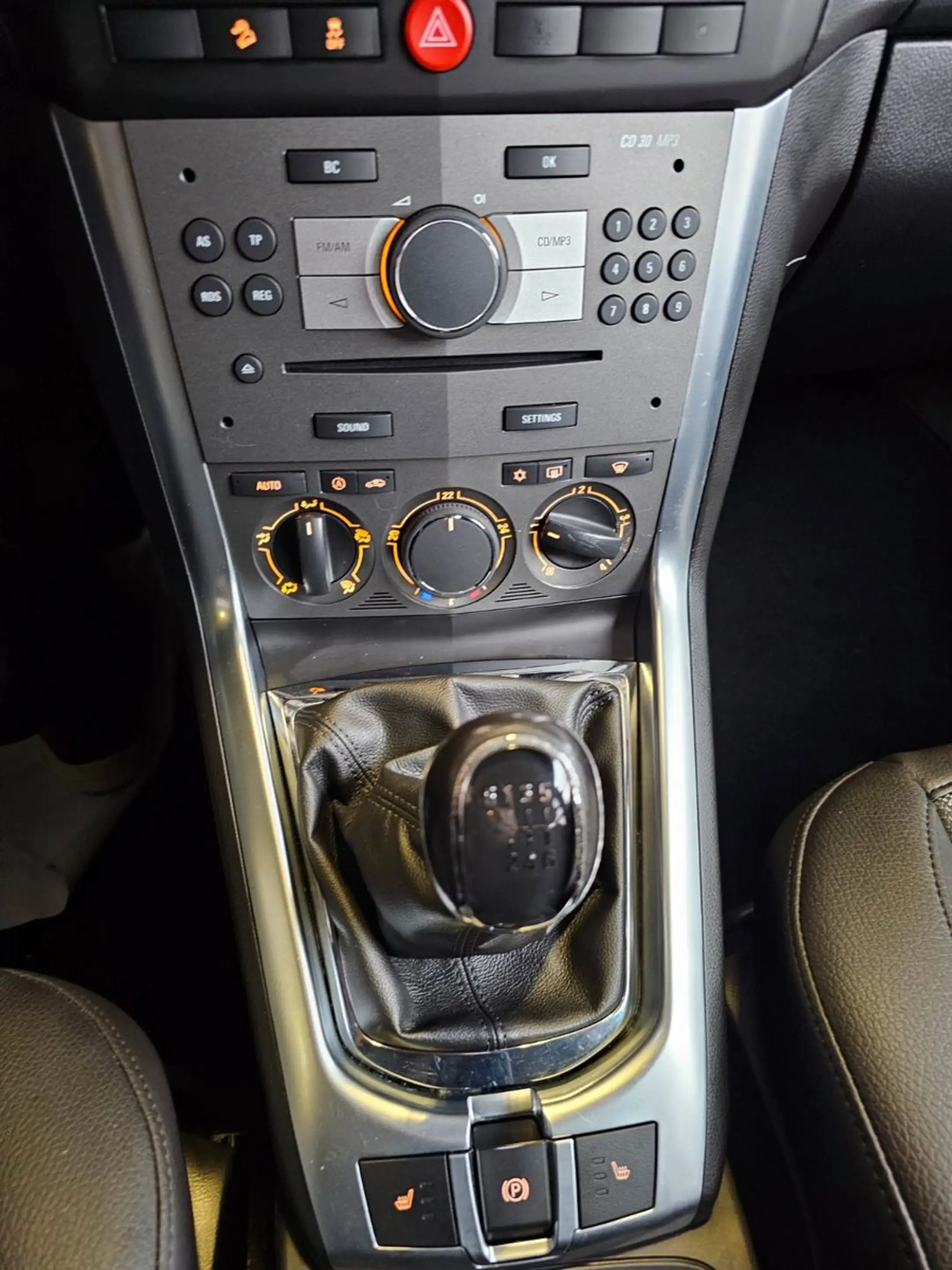 Opel Antara 2.2 CDTI Design Edition 4x2 AHK — photo 15
