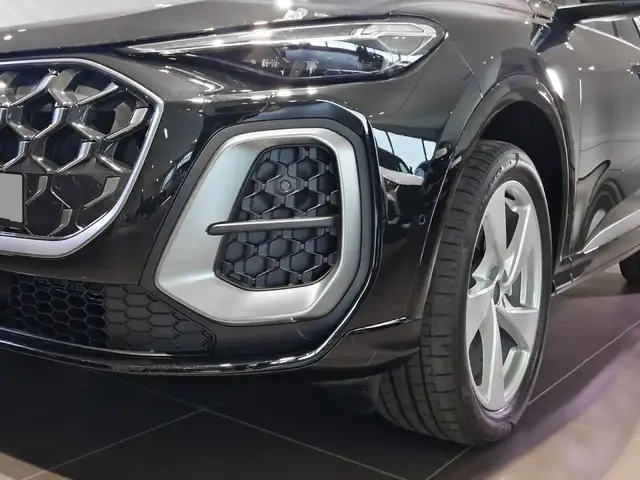 Audi Q5 view 6