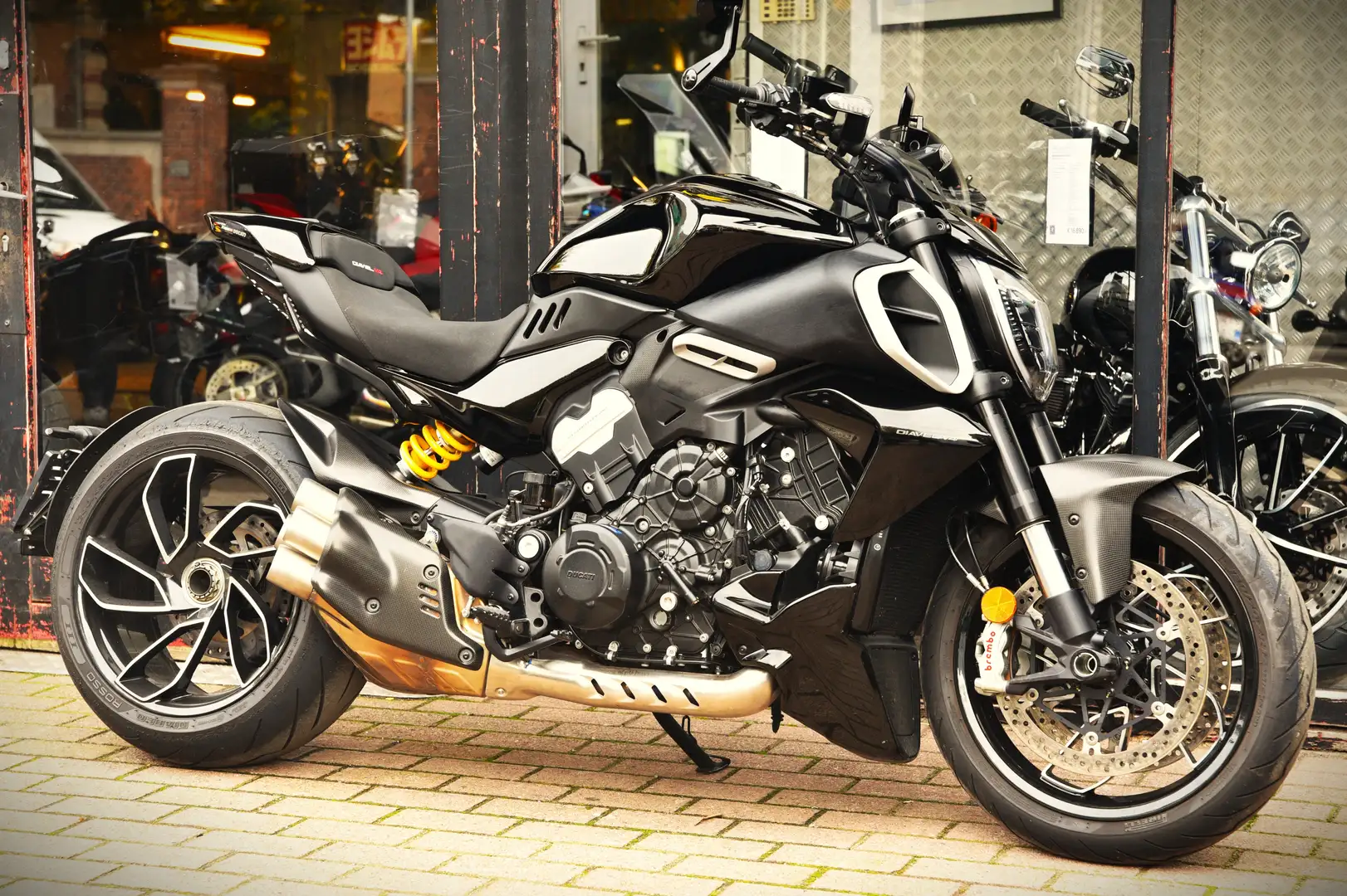 Ducati Diavel V4 ***MOTO VERTE*** Zwart - 1