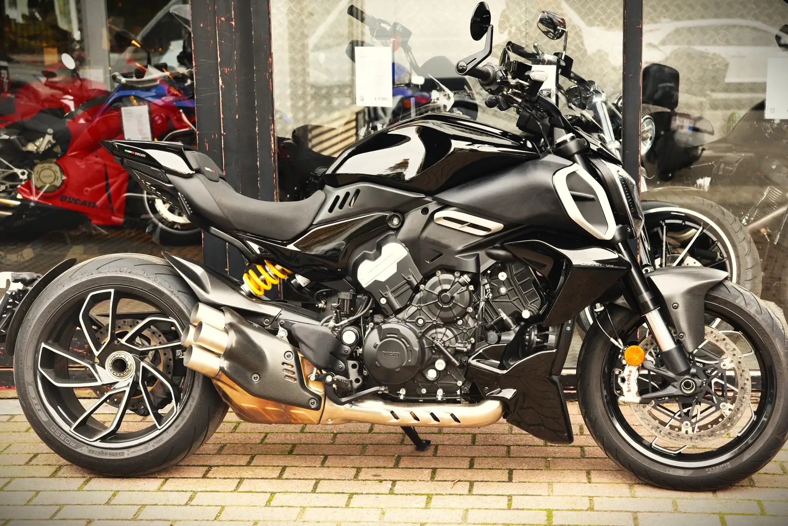 Ducati Diavel V4 ***MOTO VERTE*** Zwart - 2