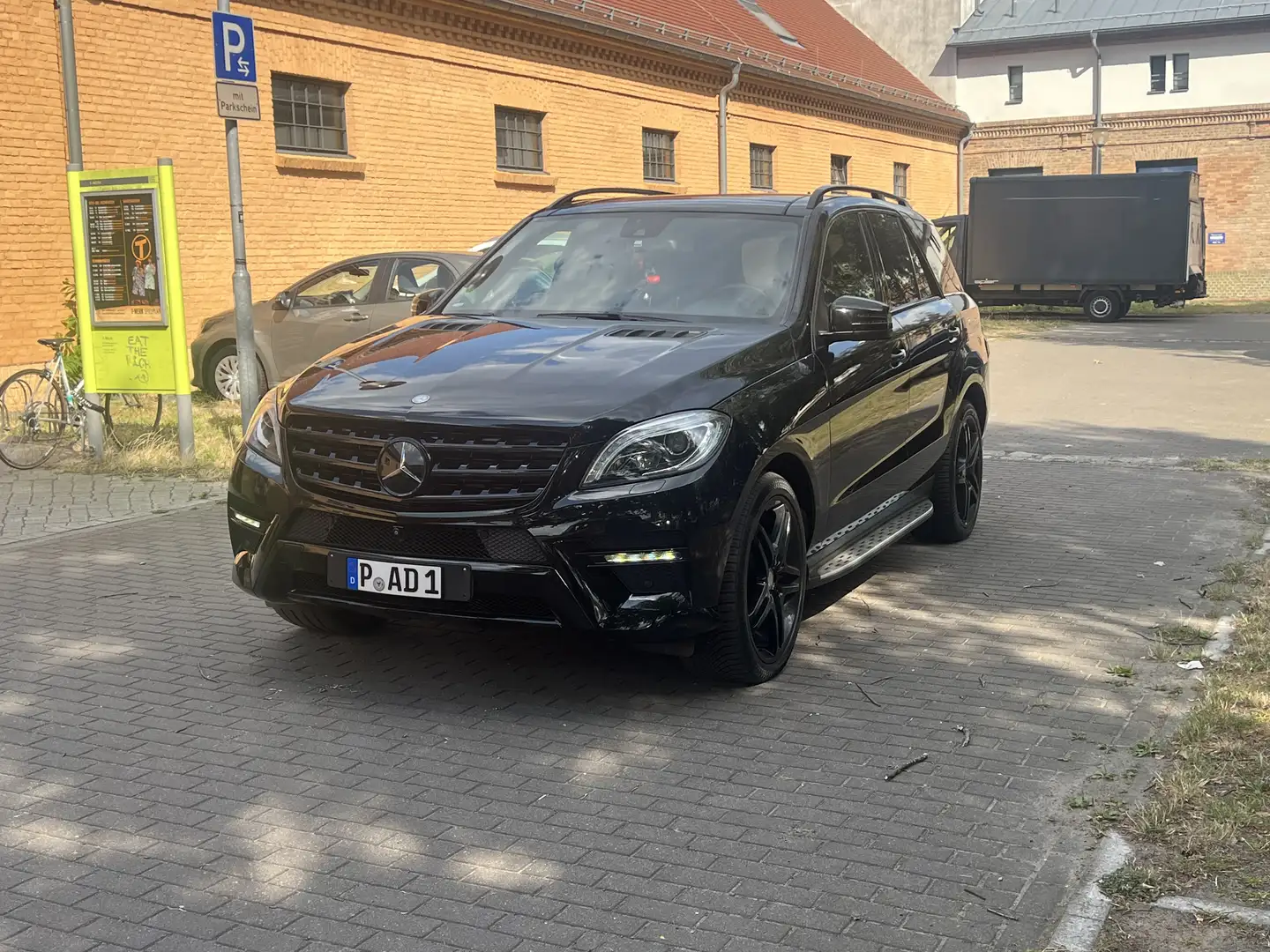 Mercedes-Benz ML 350 AMG Paket BlueTEC 4MATIC 7G-TRONIC Schwarz - 2