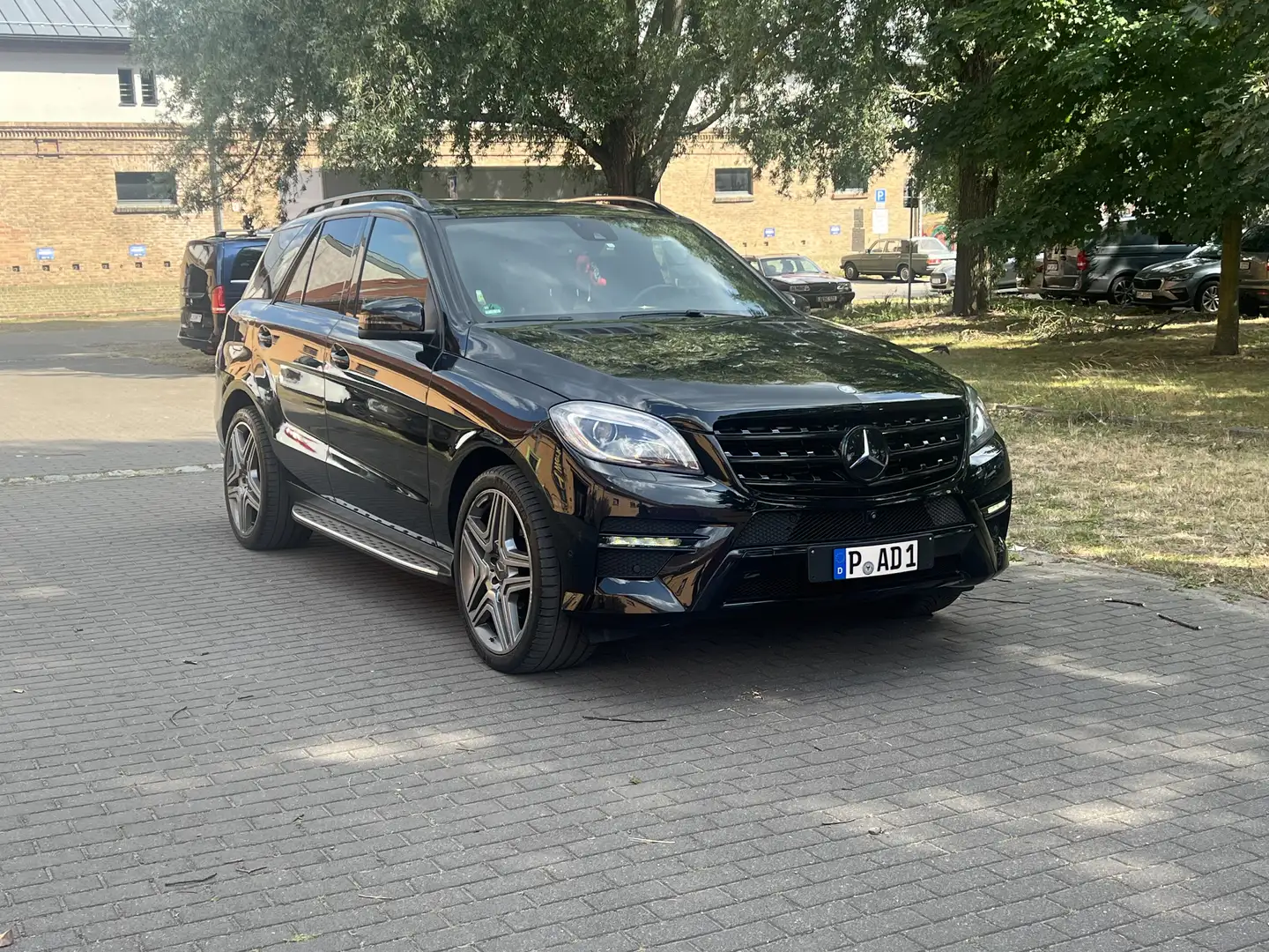Mercedes-Benz ML 350 AMG Paket BlueTEC 4MATIC 7G-TRONIC Schwarz - 1